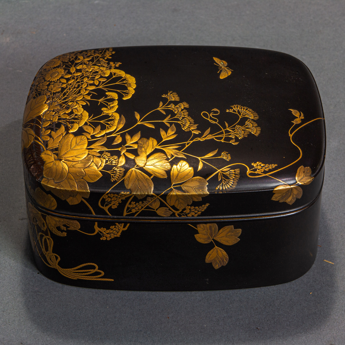 JAPANESE GILT LACQUERED BOX Japanese 3a2506