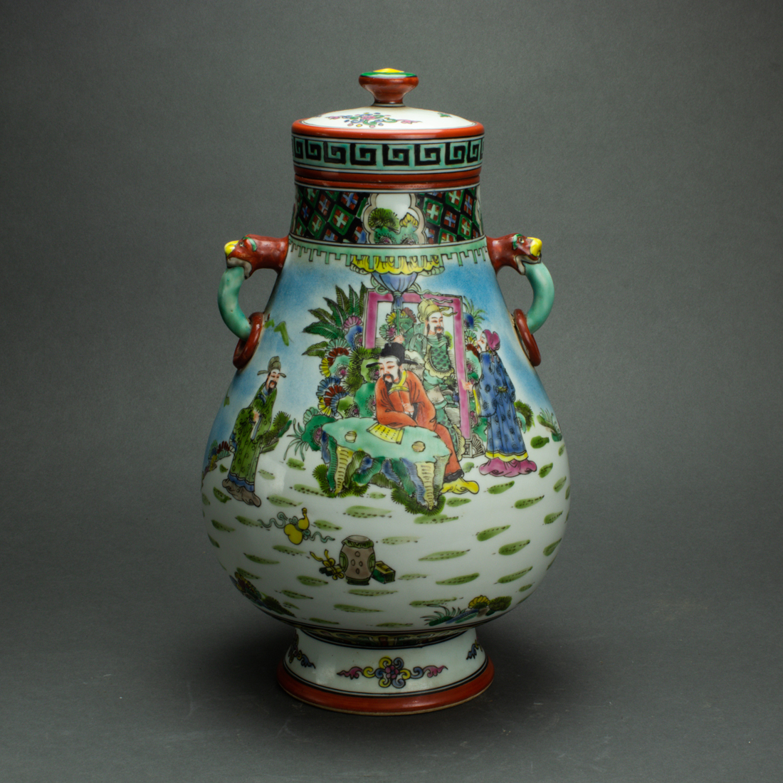 CHINESE FAMILLE ROSE URN Chinese