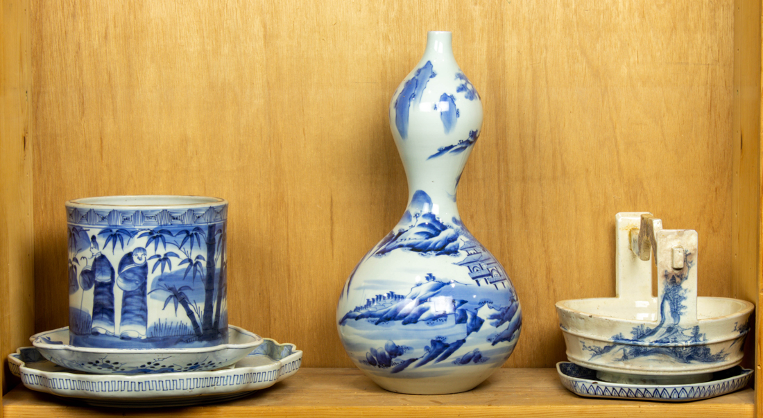 (LOT OF 8) CHINESE BLUE AND WHITE