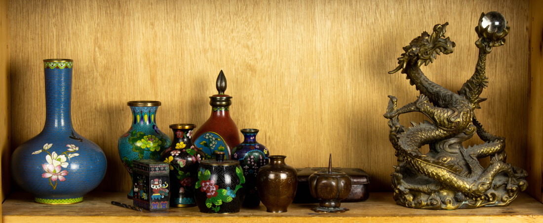 SHELF OF CHINESE METAL DECORARTIVE