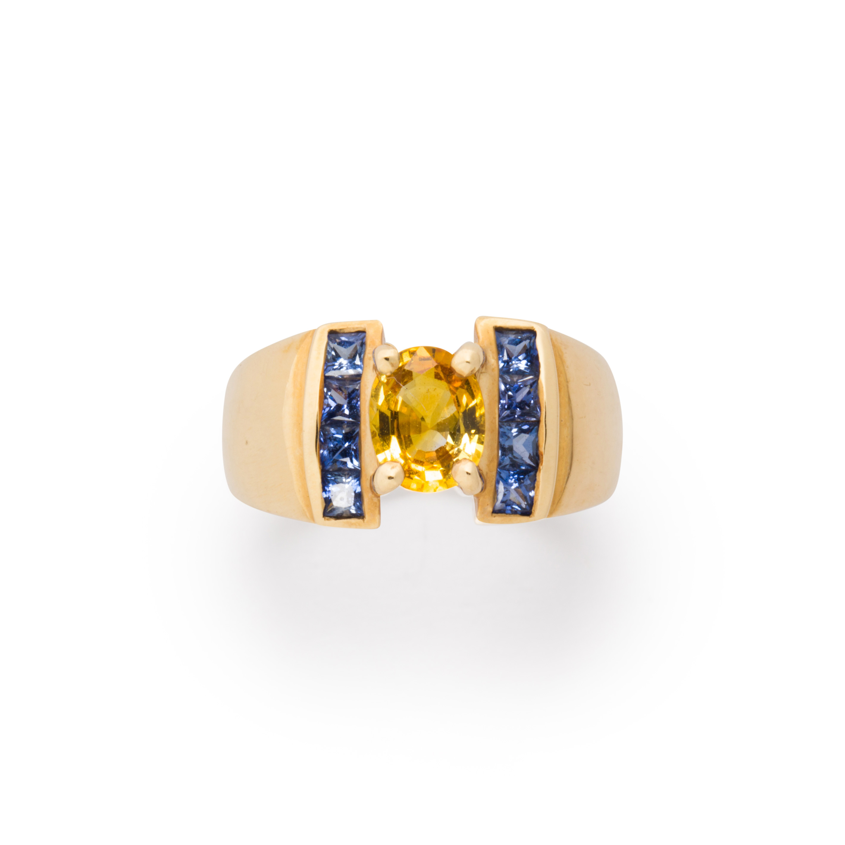 A YELLOW SAPPHIRE SAPPHIRE AND 3a2610