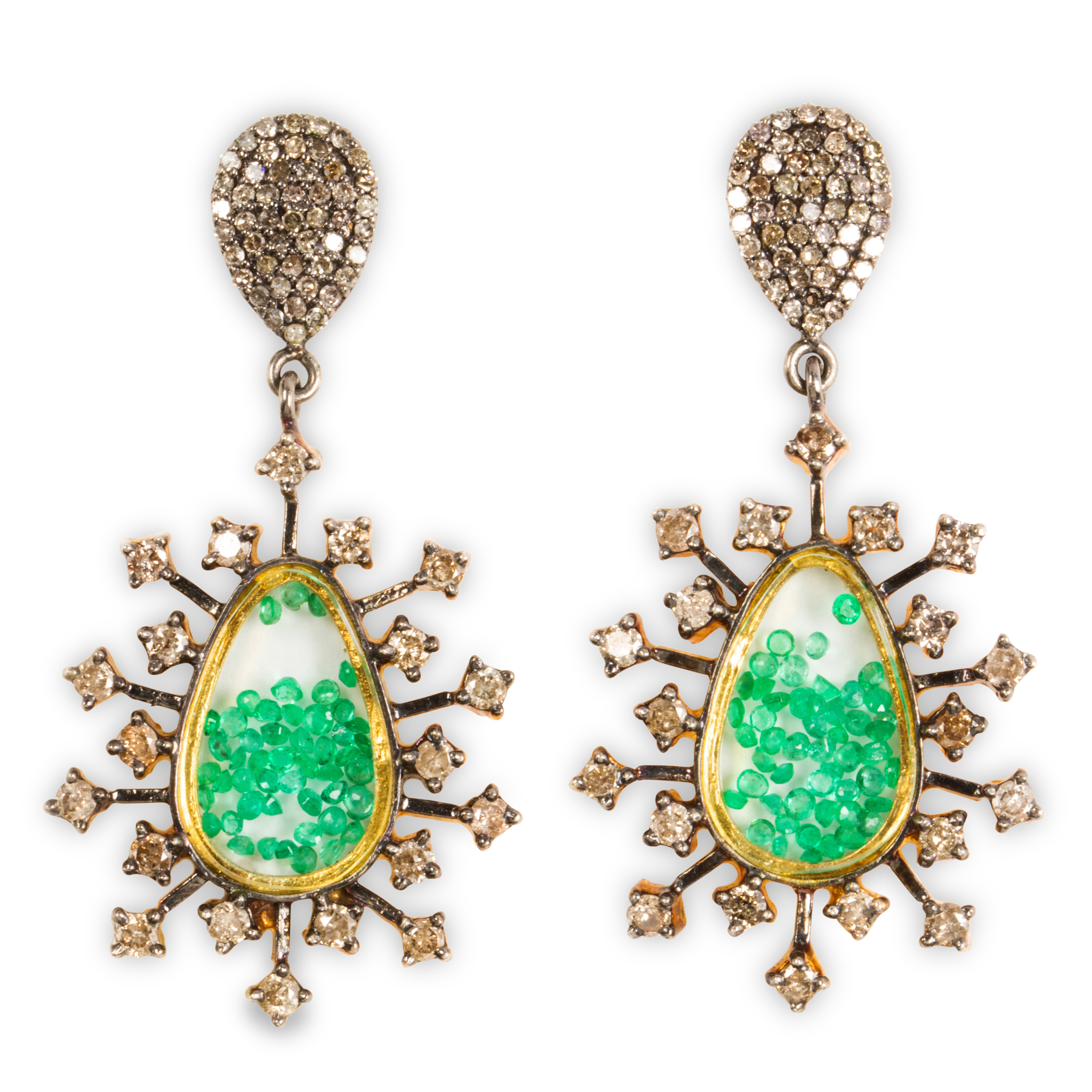 A PAIR OF EMERALD AND DIAMOND EARRINGS 3a2622