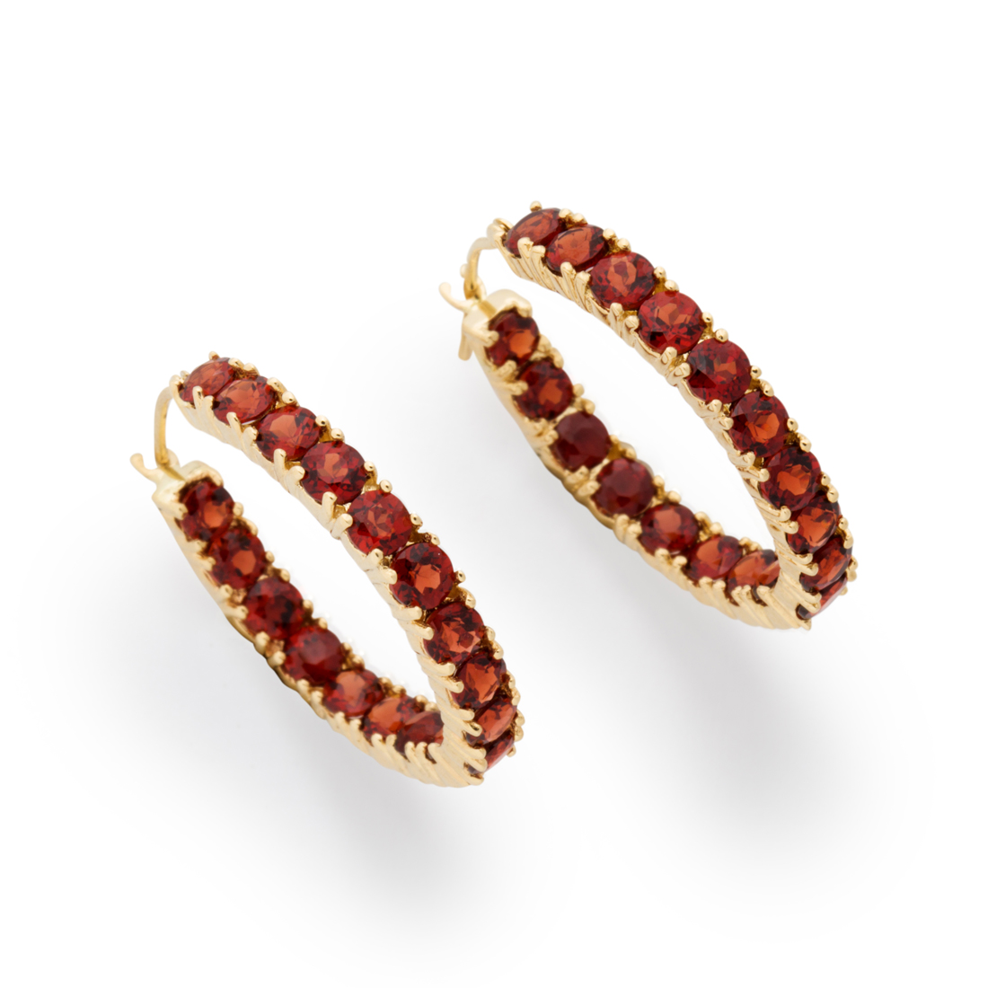 A PAIR OF GARNET AND FOURTEEN KARAT 3a272a