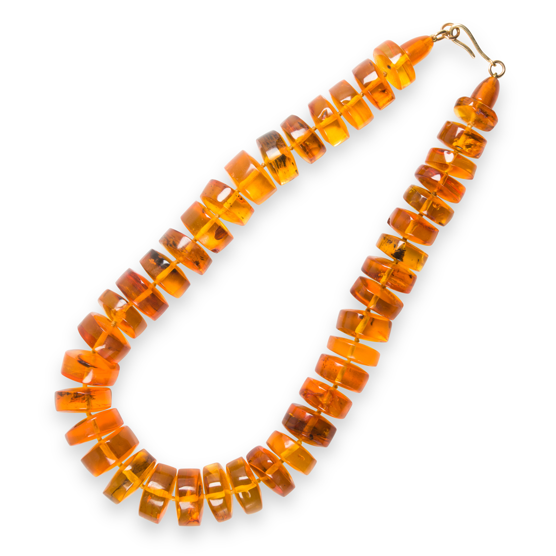 AN AMBER AND FOURTEEN GOLD NECKLACE 3a2754