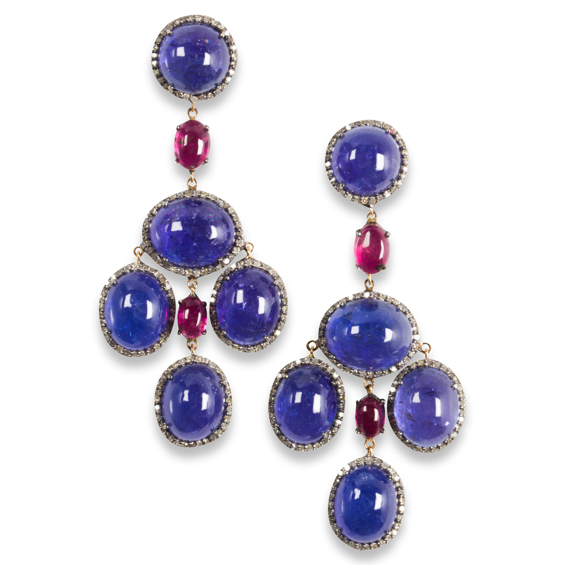 A PAIR OF TANZANITE DIAMOND AND 3a2824