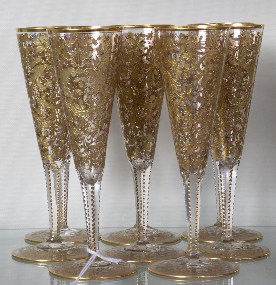 (LOT OF 8) EUROPEAN GILT DECORATED FLUTES