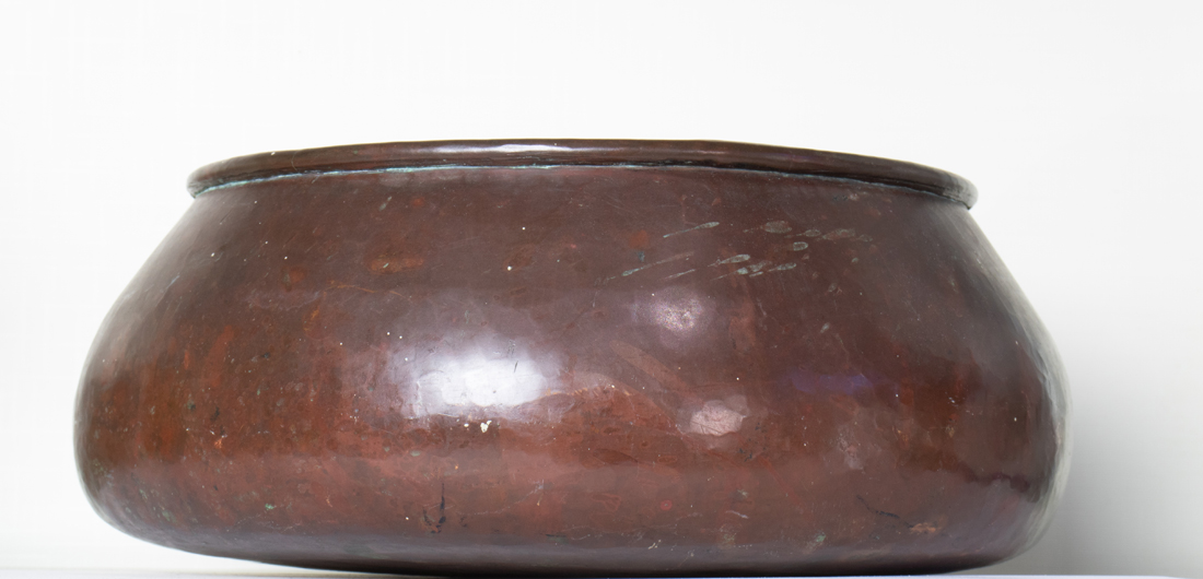 ARTS & CRAFTS HAMMERED COPPER BOWL WITH