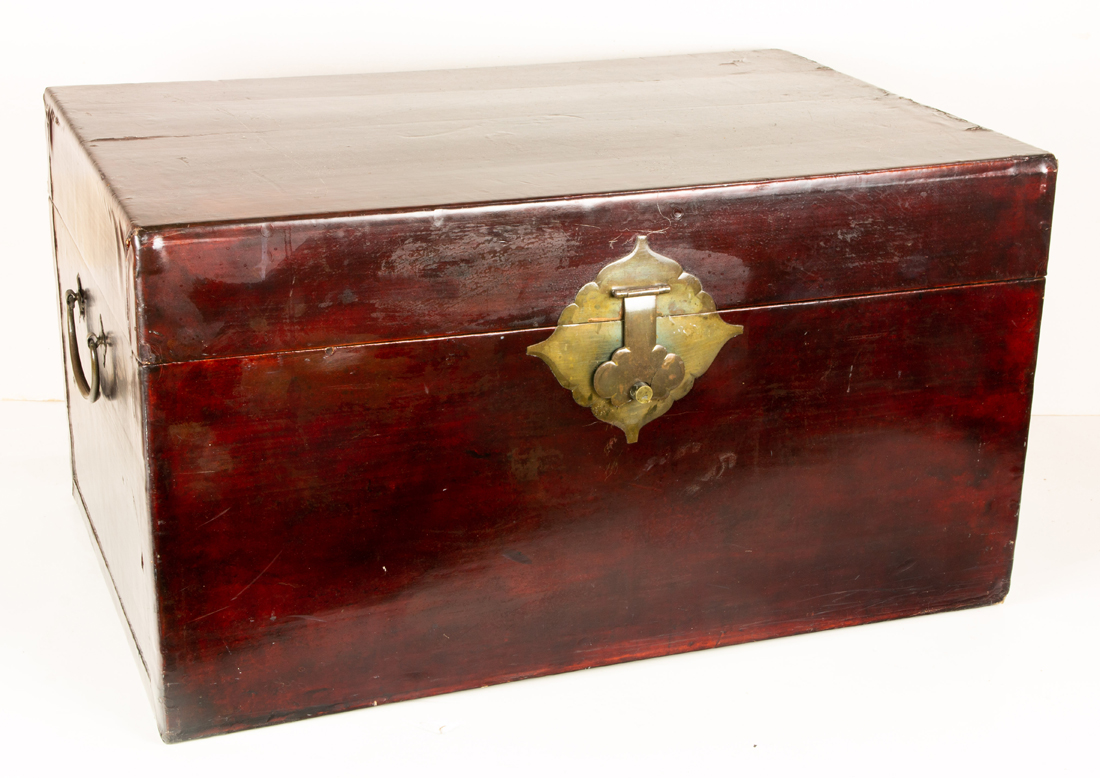 A CHINESE LACQUERED CHEST WITH 3a29c4