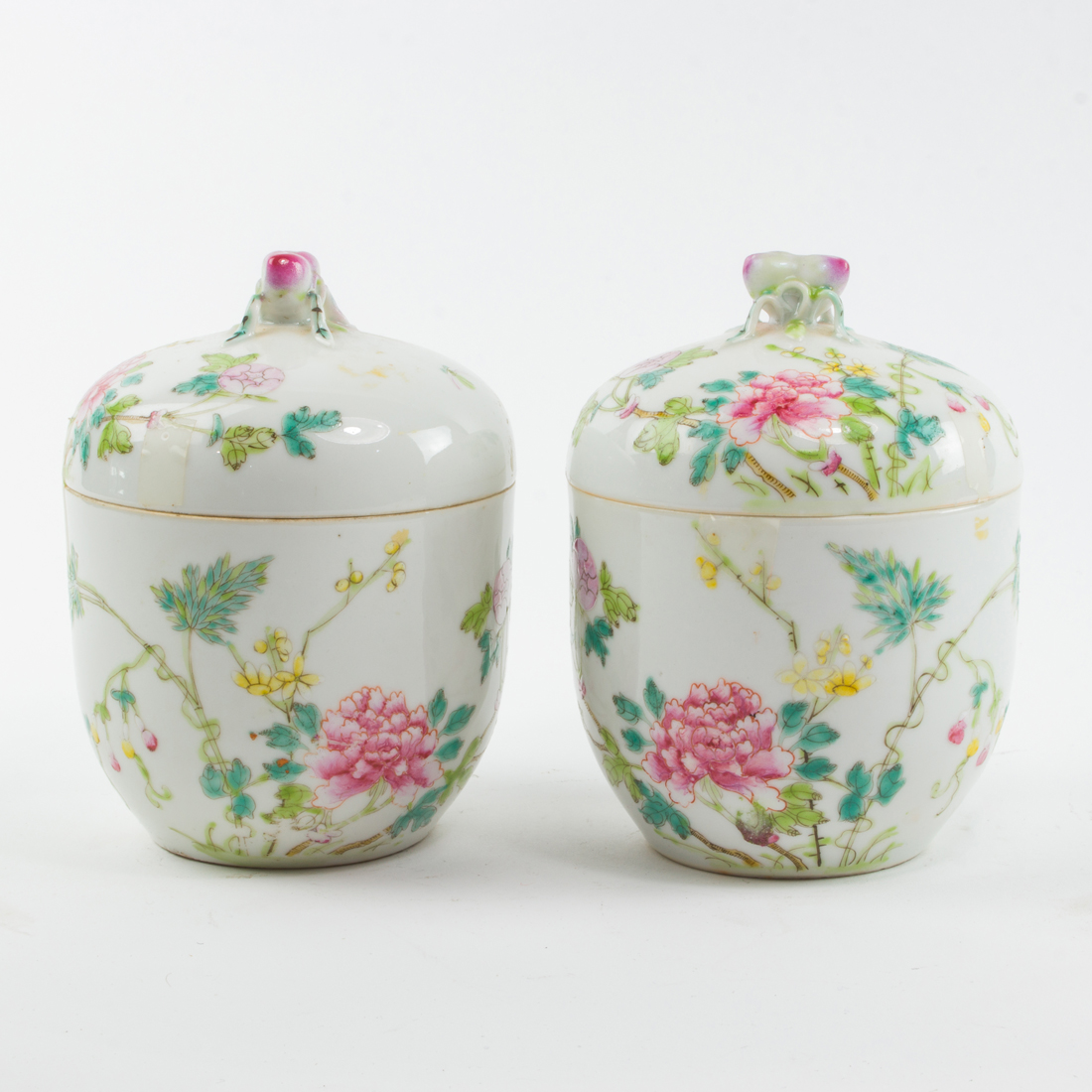 PAIR OF CHINESE FAMILLE ROSE LIDDED