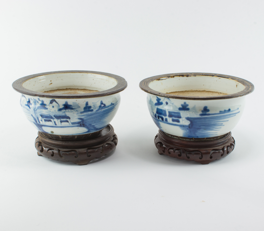 PAIR OF CHINESE BLUE AND WHITE 3a2a2e