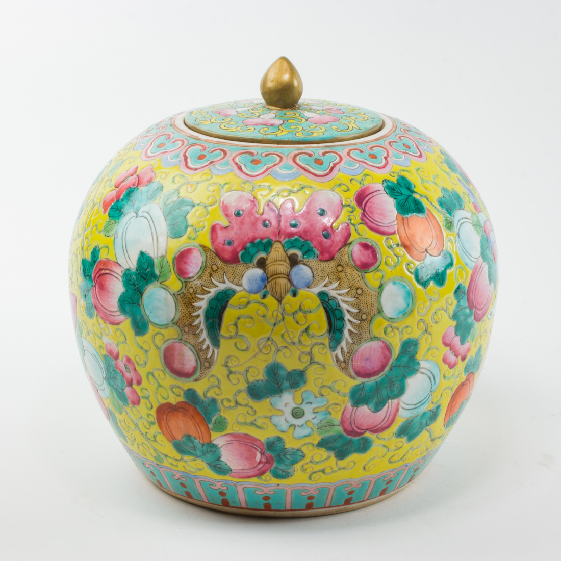 CHINESE FAMILLE ROSE LIDDED JAR