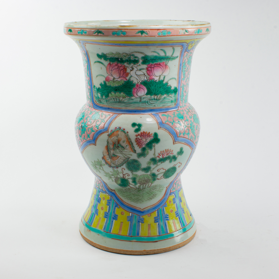 CHINESE FAMILLE ROSE VASE Chinese 3a2a2b