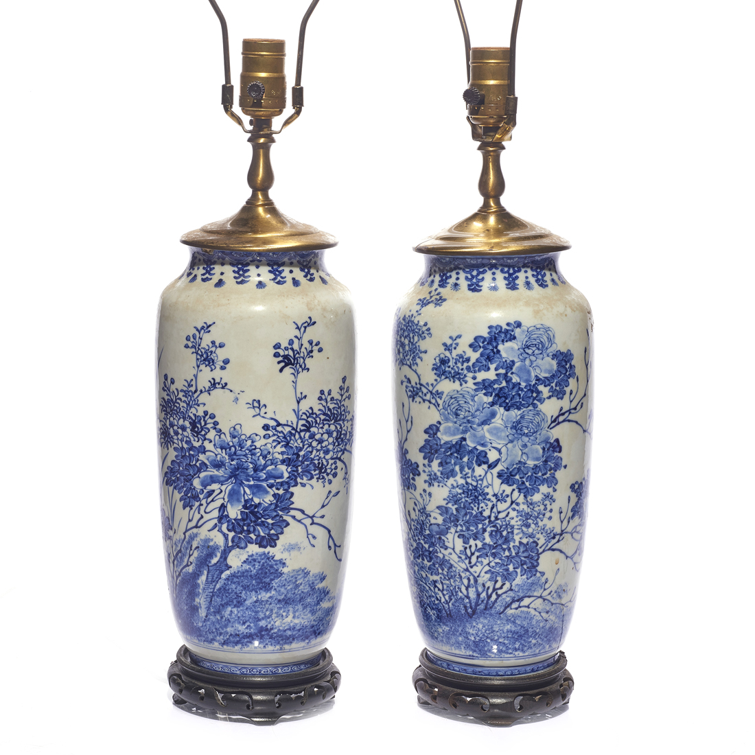 PAIR OF JAPANESE BLUE AND WHITE 3a2a50
