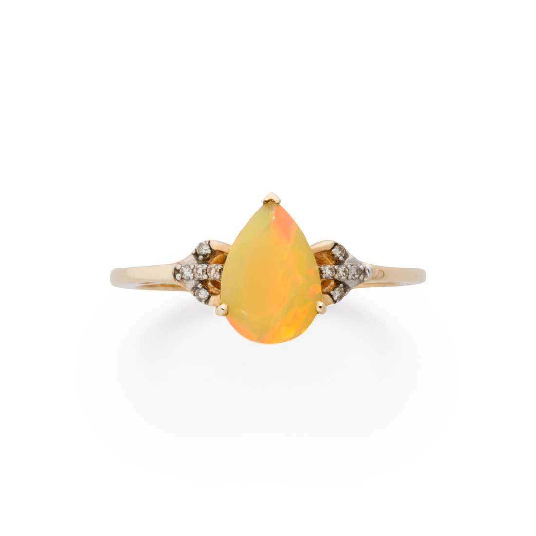 AN OPAL AND TEN KARAT GOLD RING