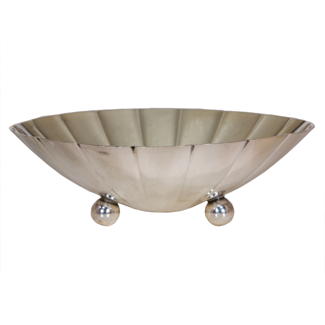 A TIFFANY STERLING BOWL, FASHIONED IN