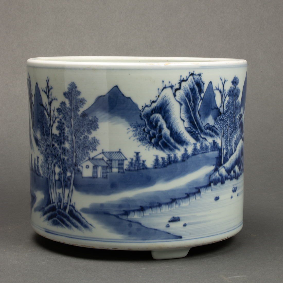 CHINESE BLUE AND WHITE FOOTED JARDINIERE 3a2bfa
