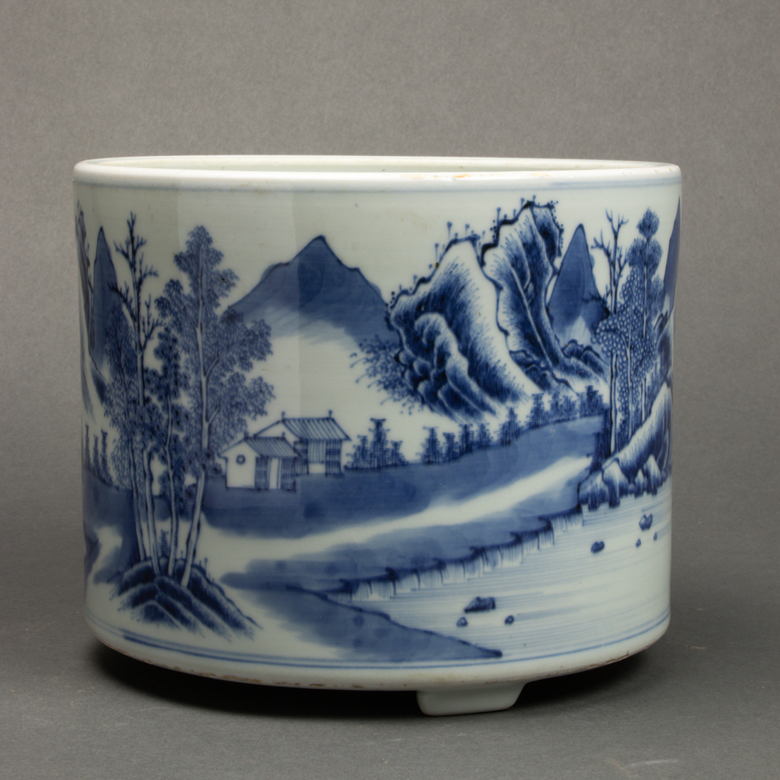 CHINESE BLUE AND WHITE FOOTED JARDINIERE