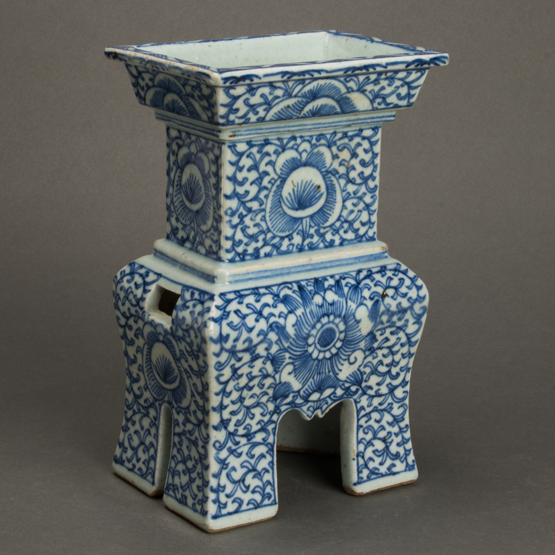 CHINESE BLUE AND WHITE FOOTED CENSER 3a2db2