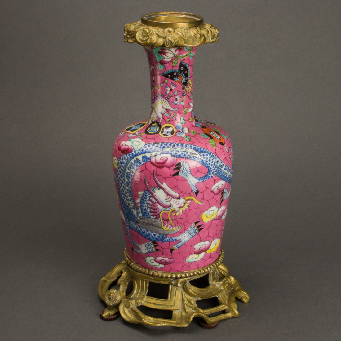 CHINESE FAMILLE ROSE DRAGON VASE 3a2dac