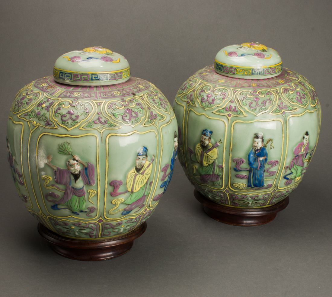 PAIR OF CHINESE FAMILLE ROSE LIDDED 3a2dad
