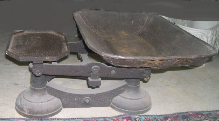 Large American Cast Iron Pan Scale  3a5985