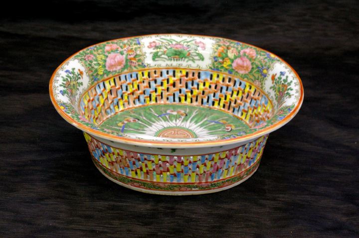 Chinese Export Brilliantly Enameled 3a5a04