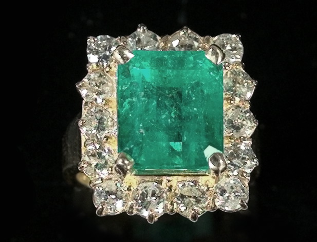 Fourteen Karat Yellow Gold Emerald 3a5c7f