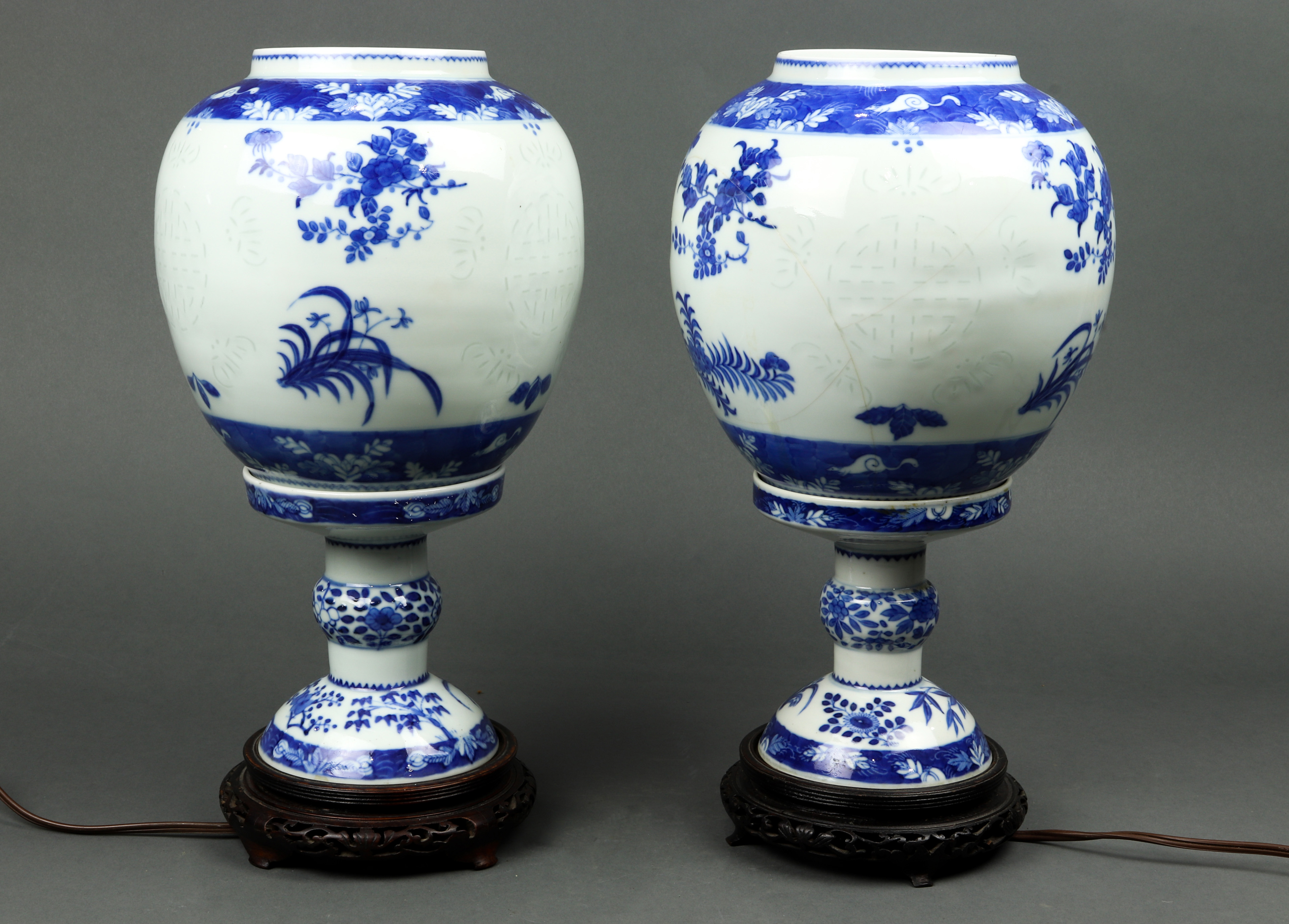 (LOT OF 2) CHINESE BLUE AND WHITE