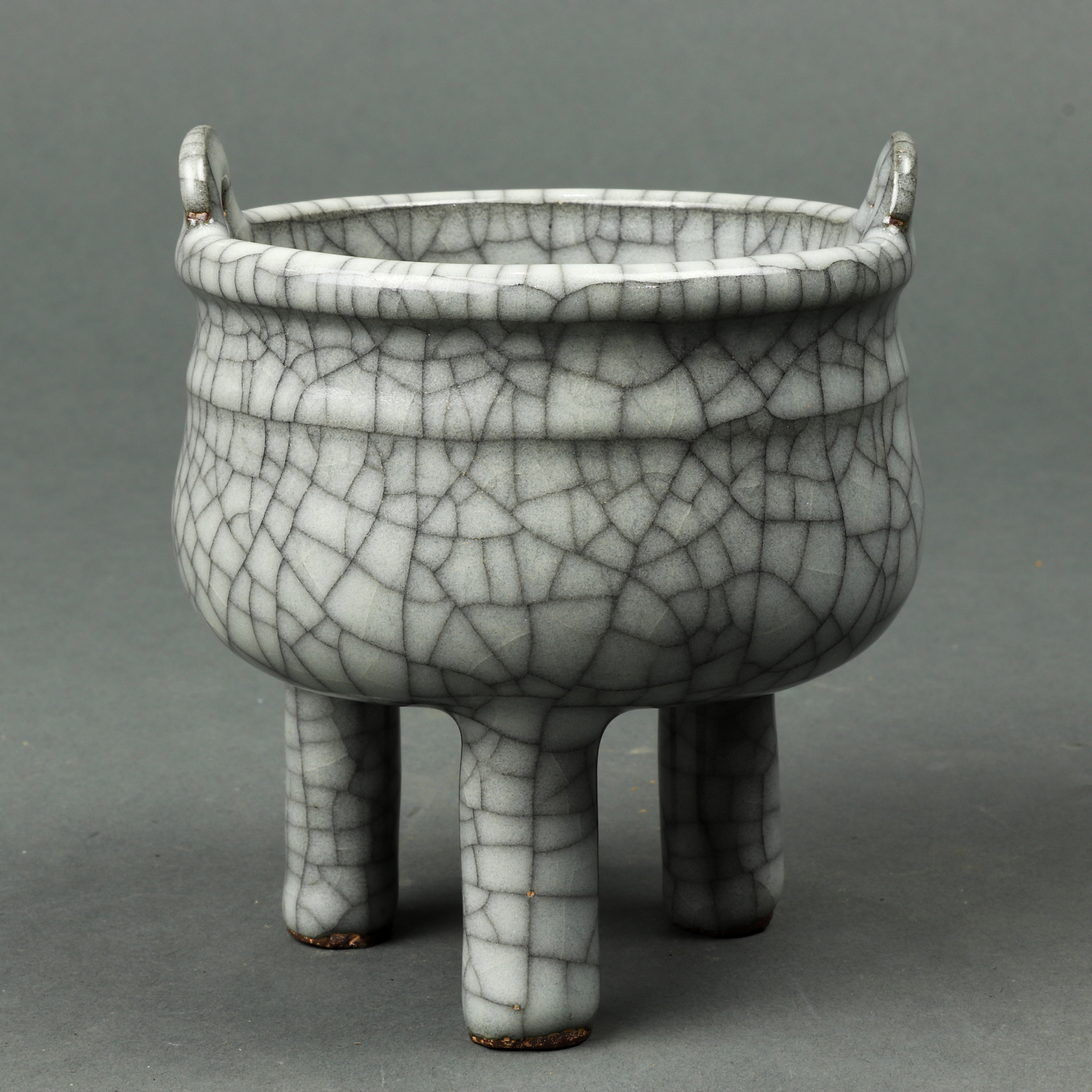 CHINESE CRACKLE GLAZED TRIPOD CENSER 3a5d7f