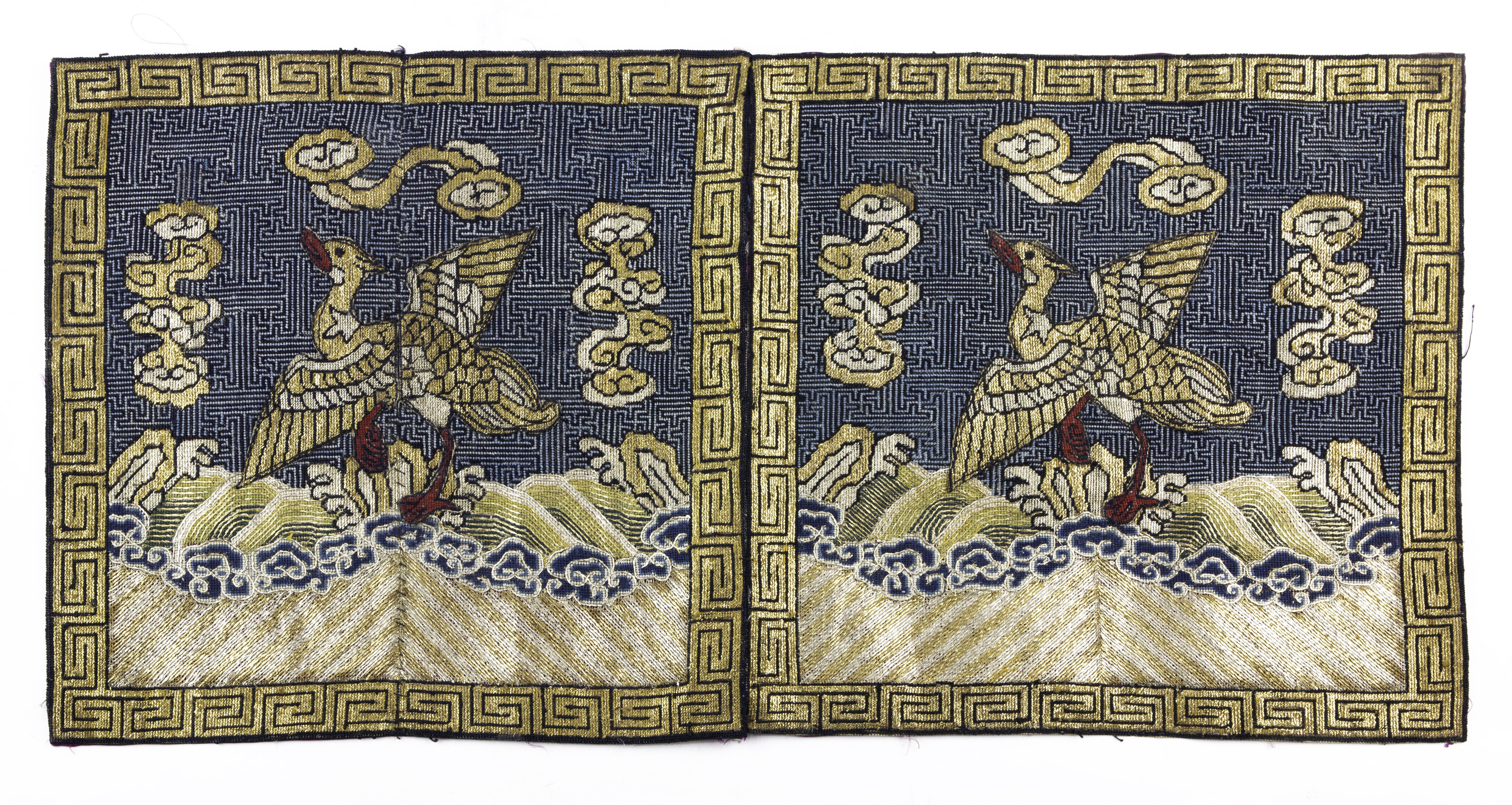 PAIR OF CHINESE EMBROIDERED SILK 3a5e17