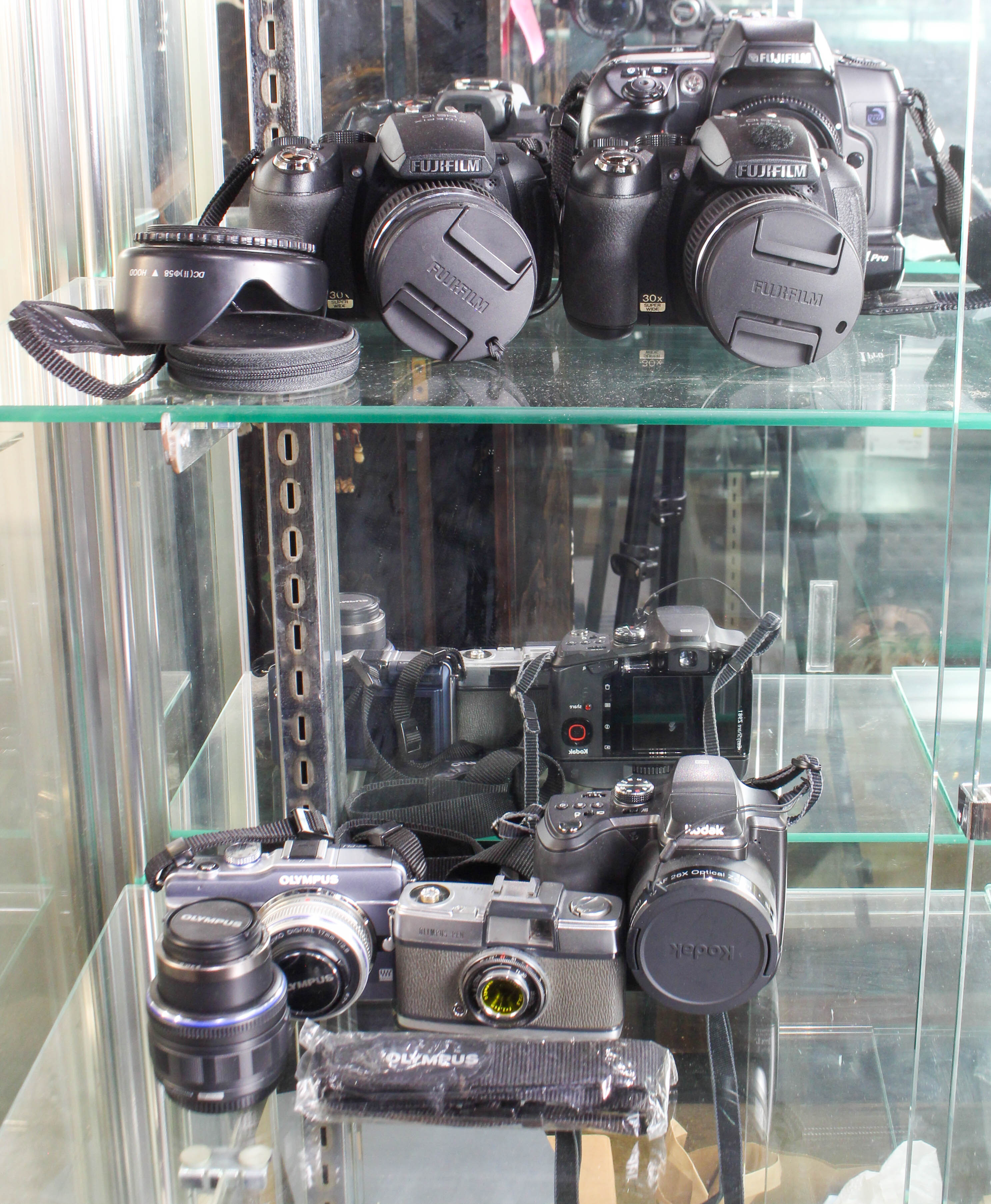 LOT OF 7 2 OLYMPUS CAMERAS  3a622a