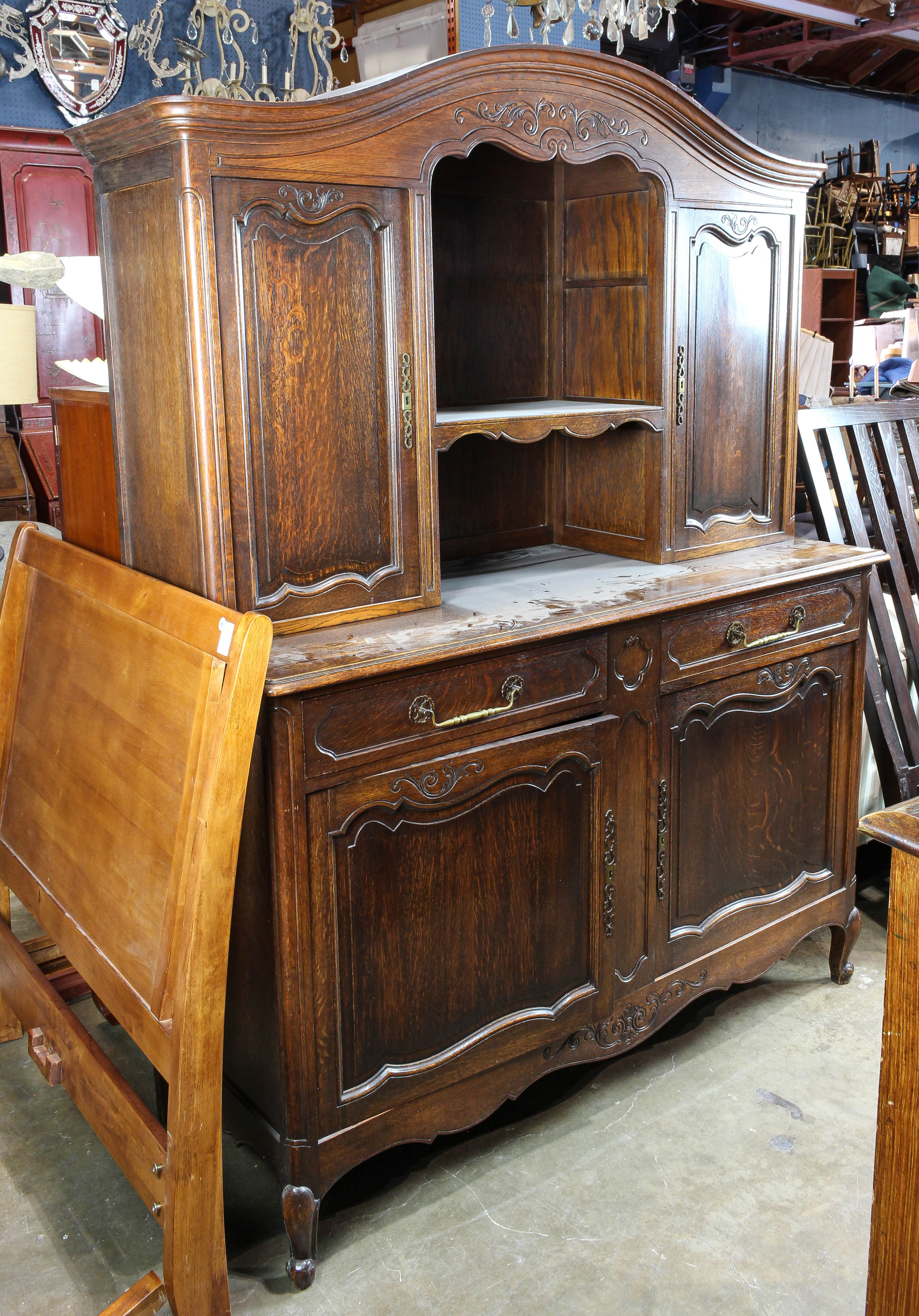 A FRENCH PROVINCIAL STYLE OAK STEP