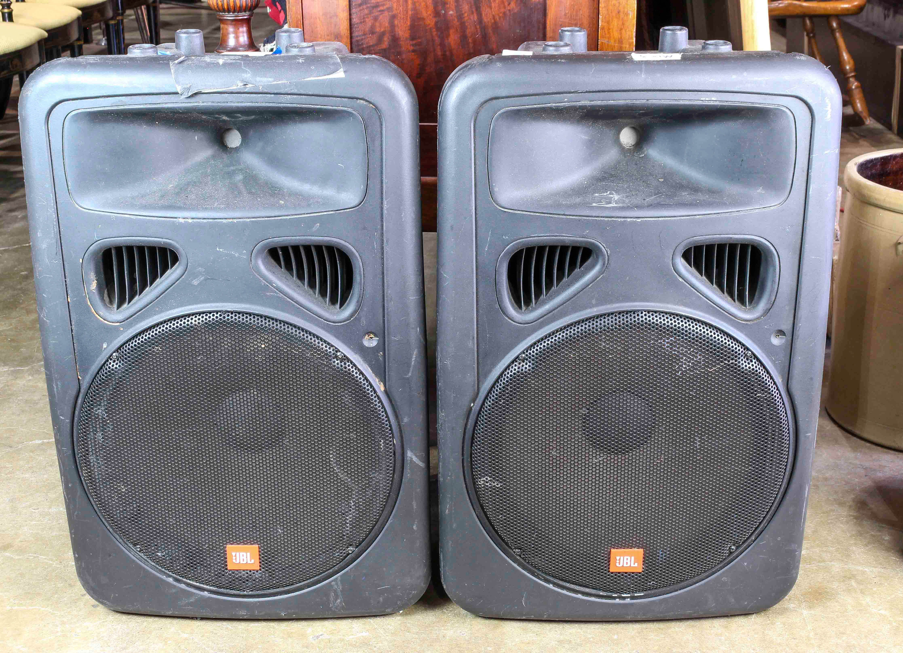  LOT OF 2 JBL SPEAKERS lot of 3a6285