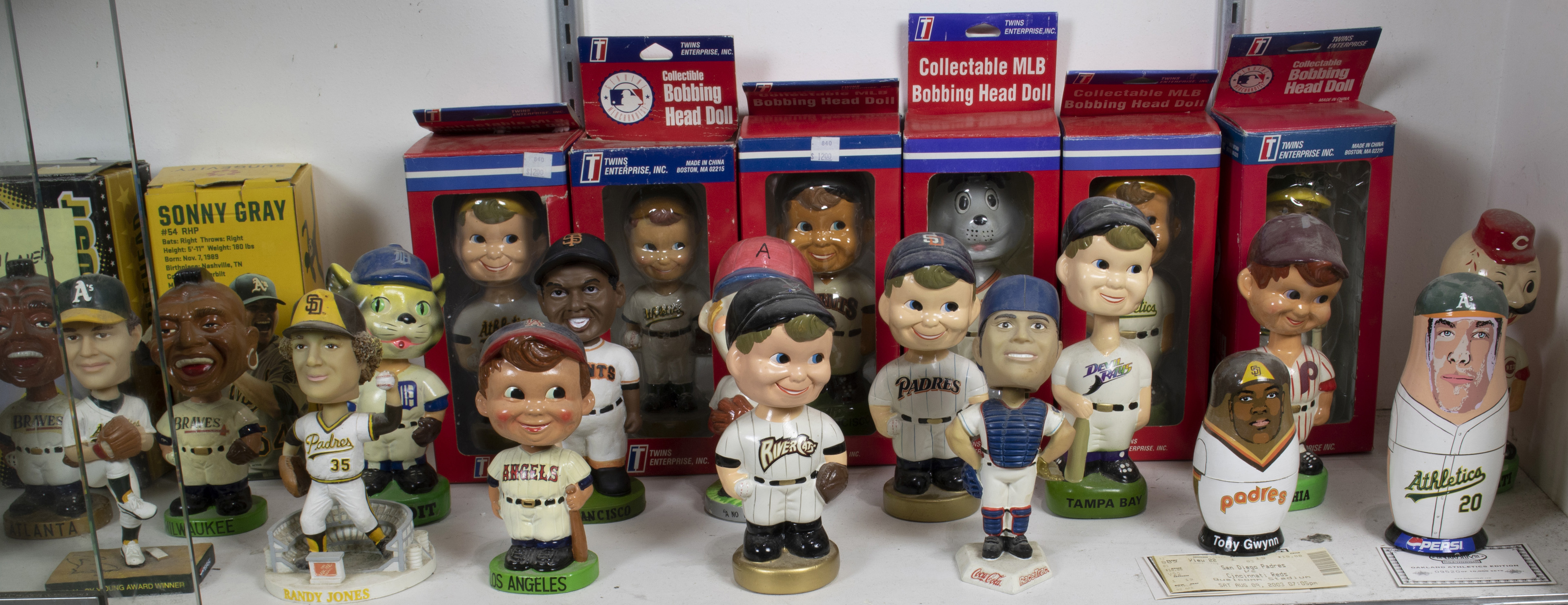 (LOT OF 31) BOBBLE HEAD GROUP (lot