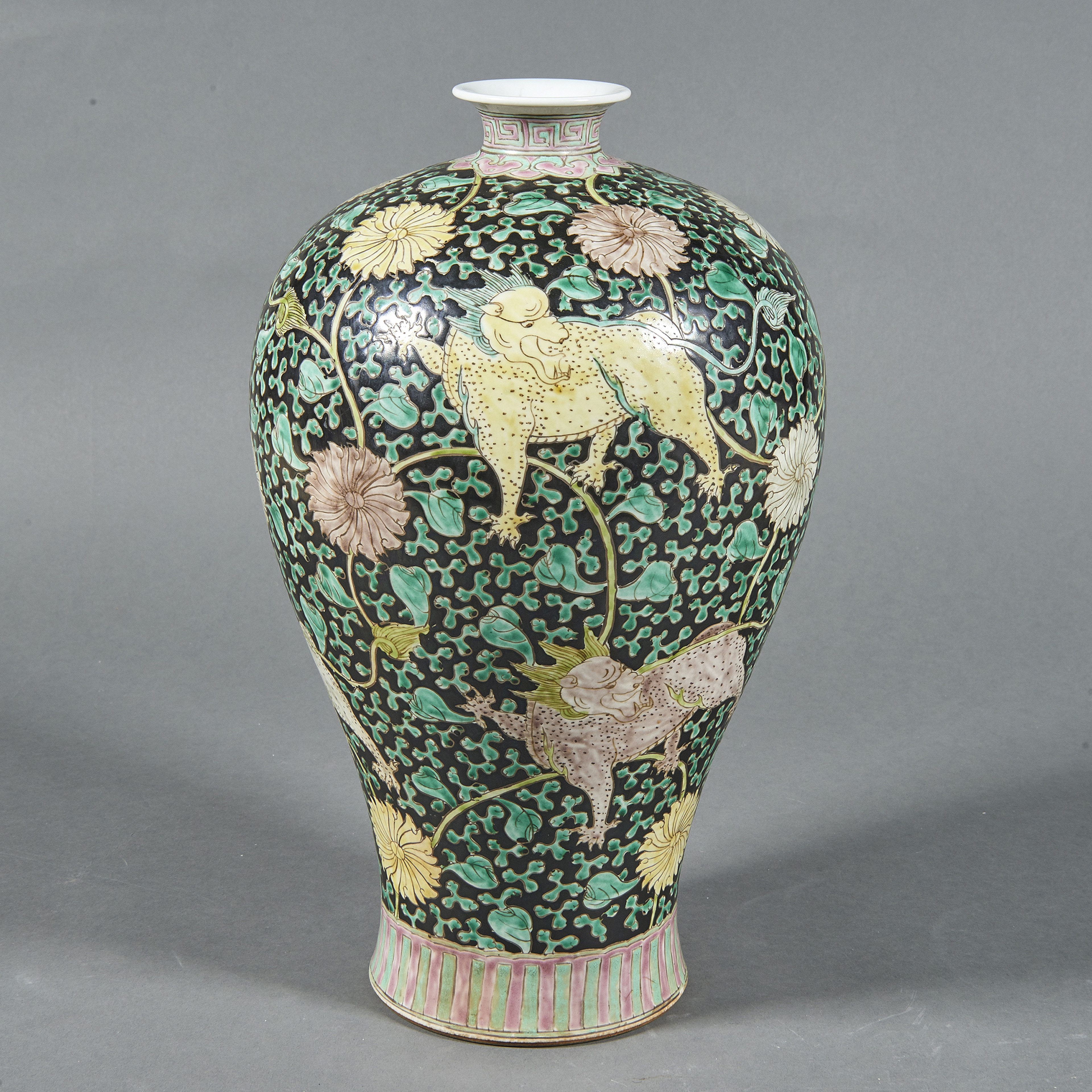 CHINESE FAMILLE VERTE MEIPING VASE 3a62f0
