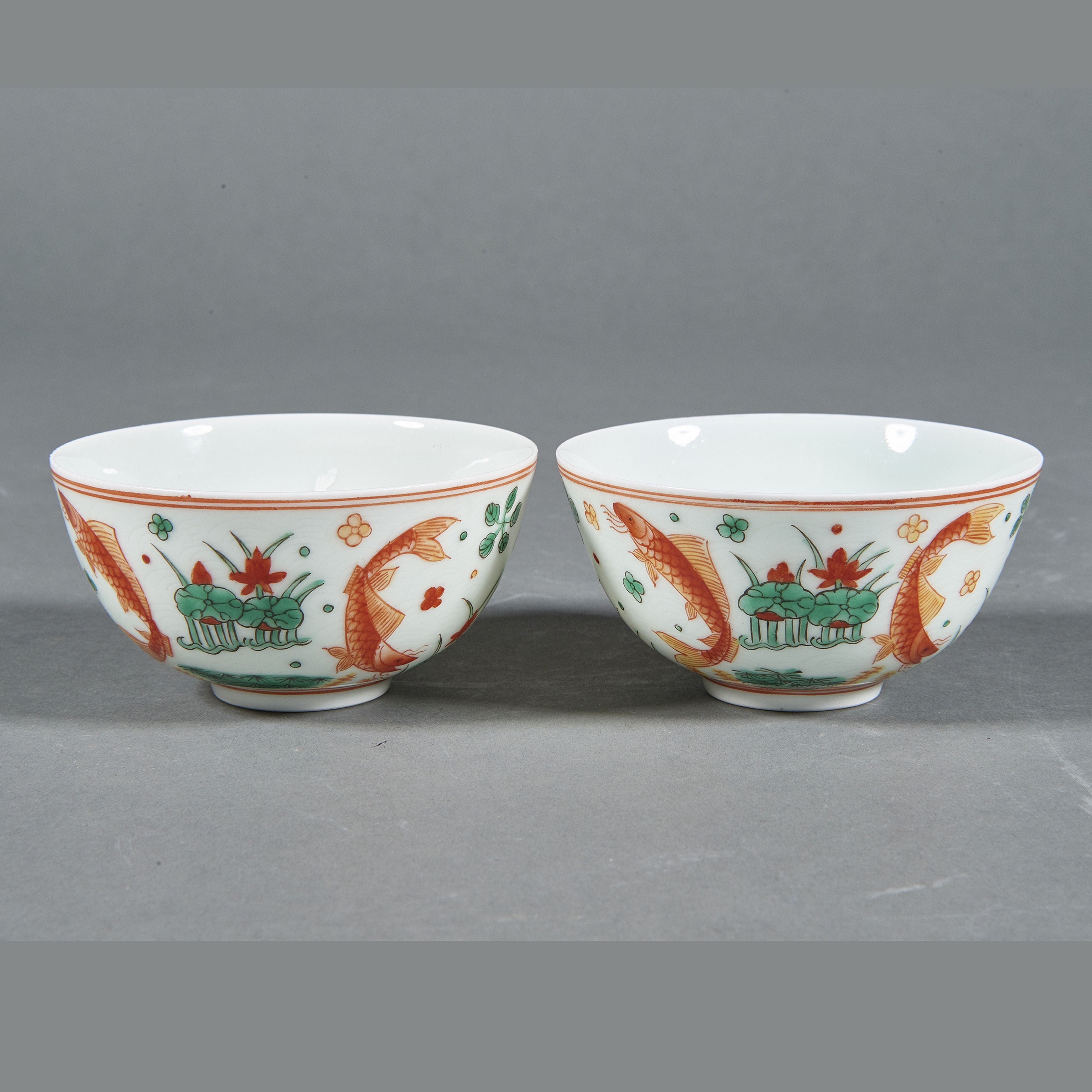 PAIR OF CHINESE FAMILLE VERTE BOWLS 3a62ec