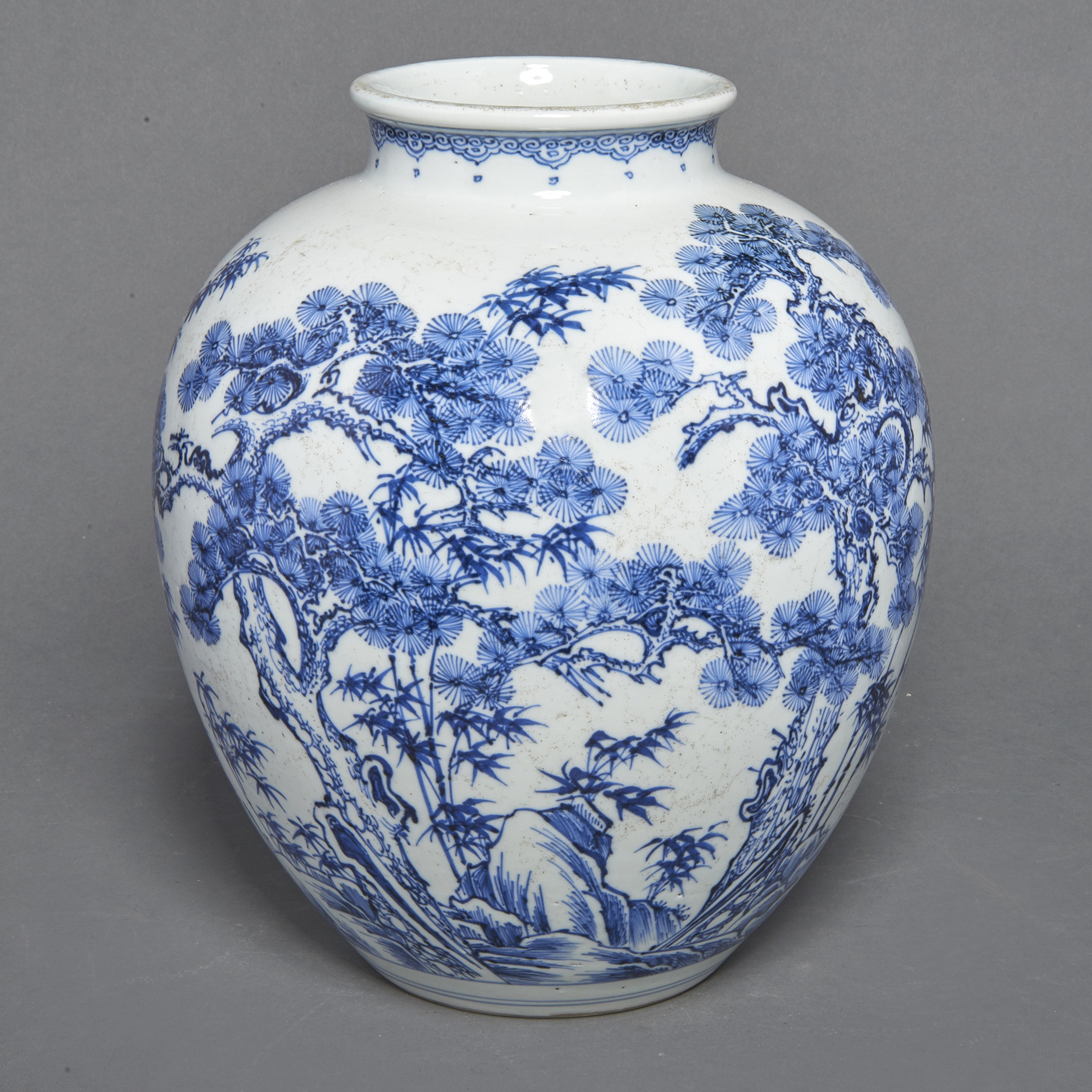 CHINESE BLUE AND WHITE VASE Chinese 3a656c