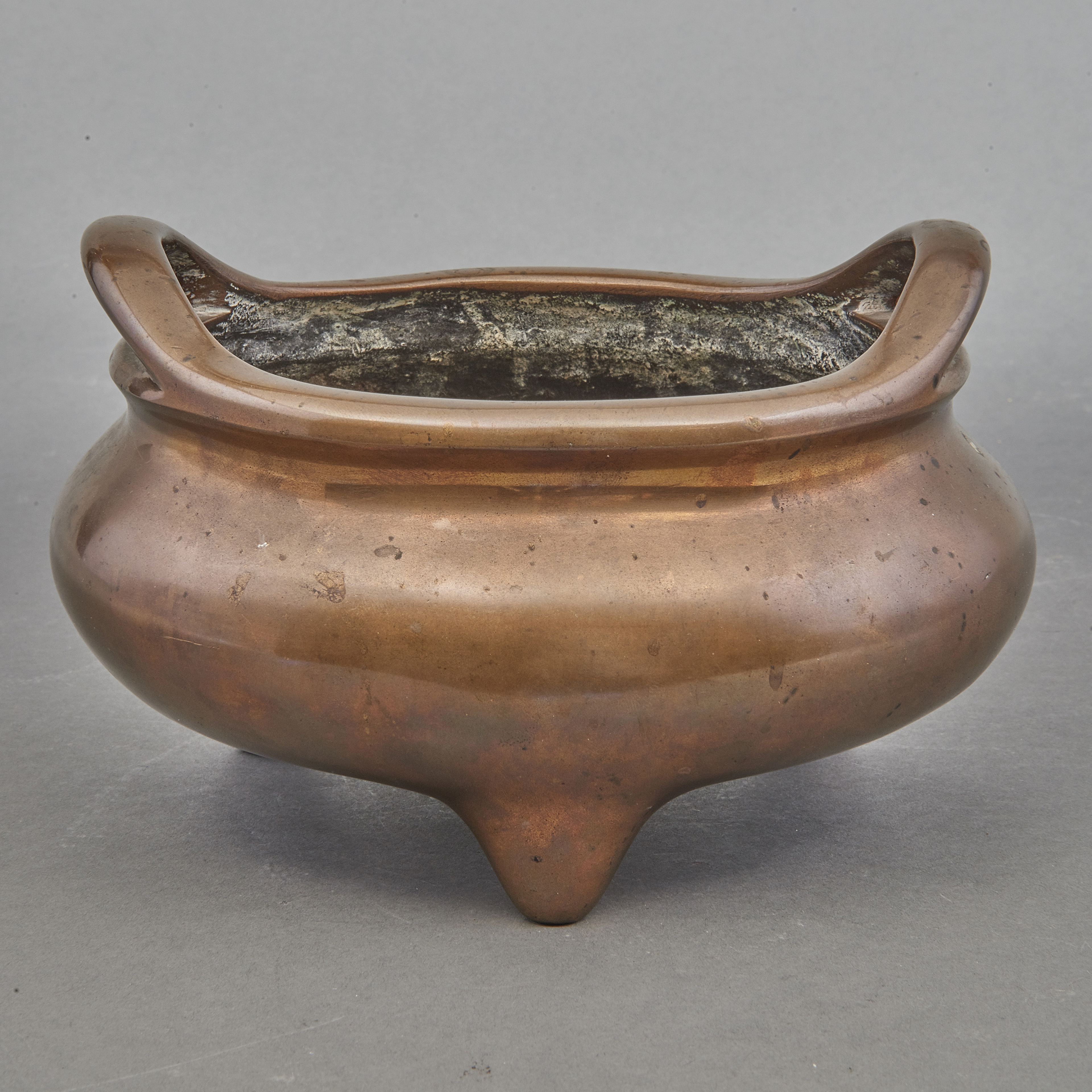 CHINESE CAST BRONZE TRIPOD CENSER 3a657b