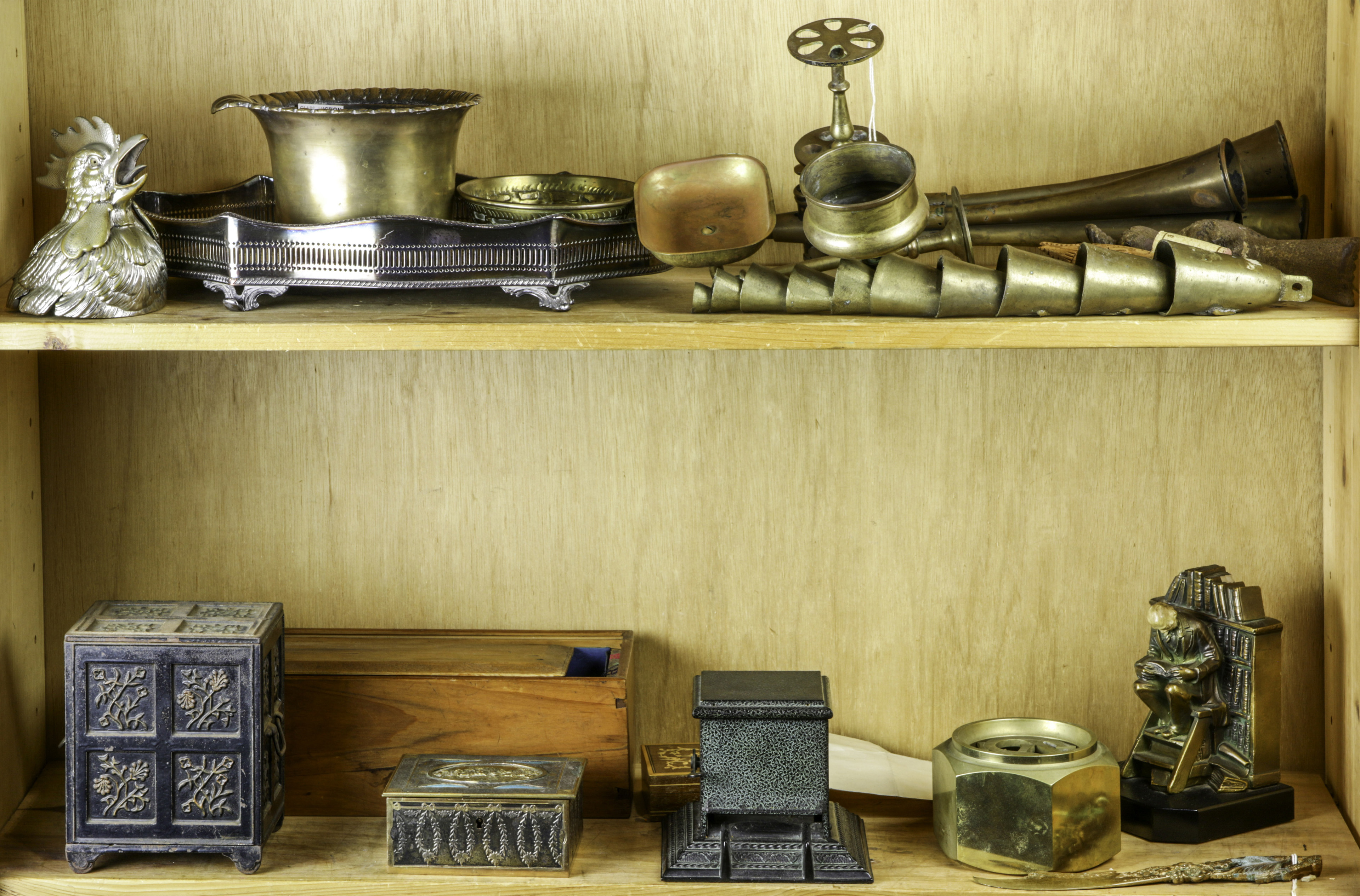 TWO SHELVES OF MOSTLY BRASS DECORATIVES 3a6627