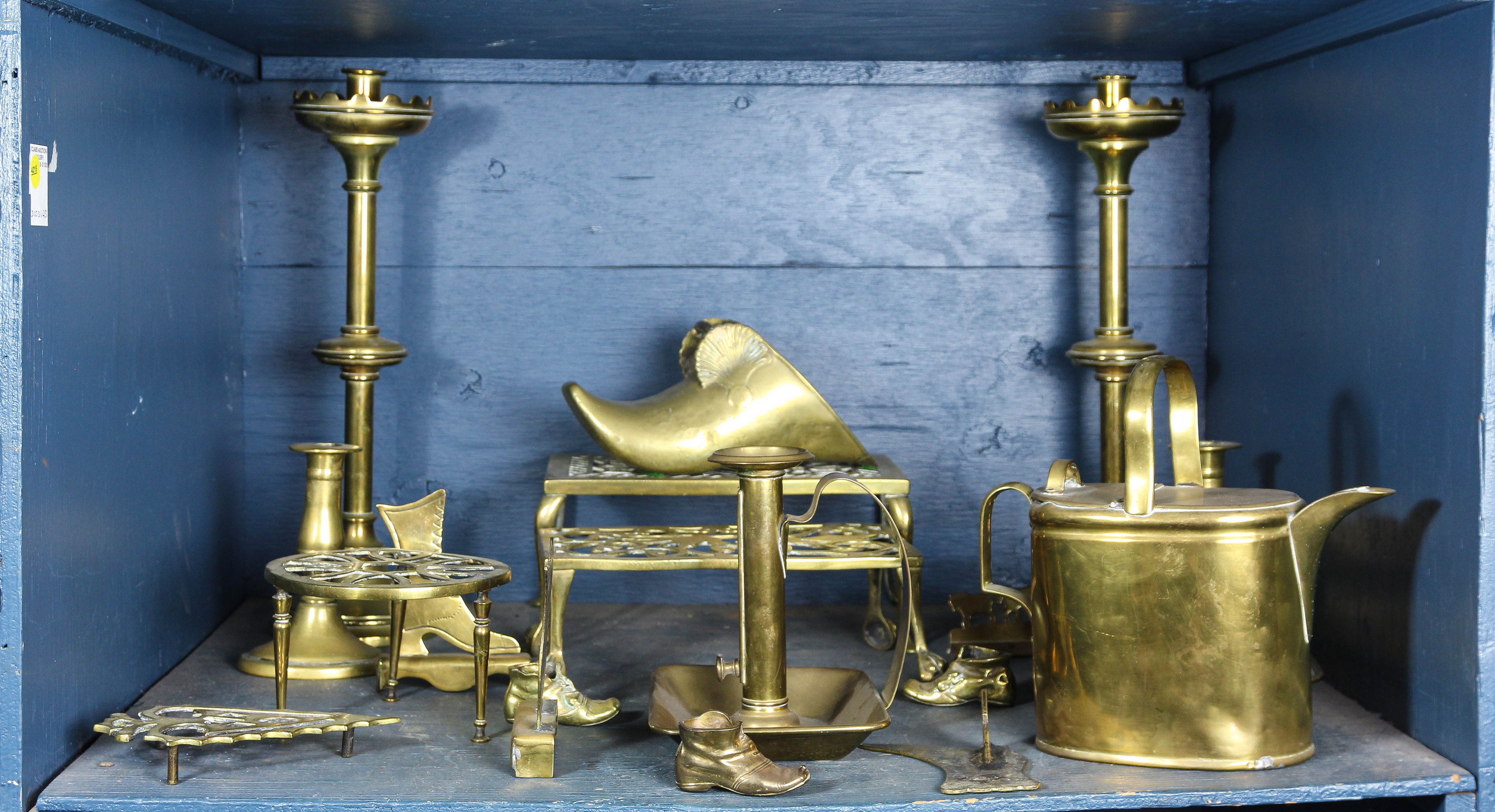 ONE SHELF OF BRASSWARES One shelf 3a663c