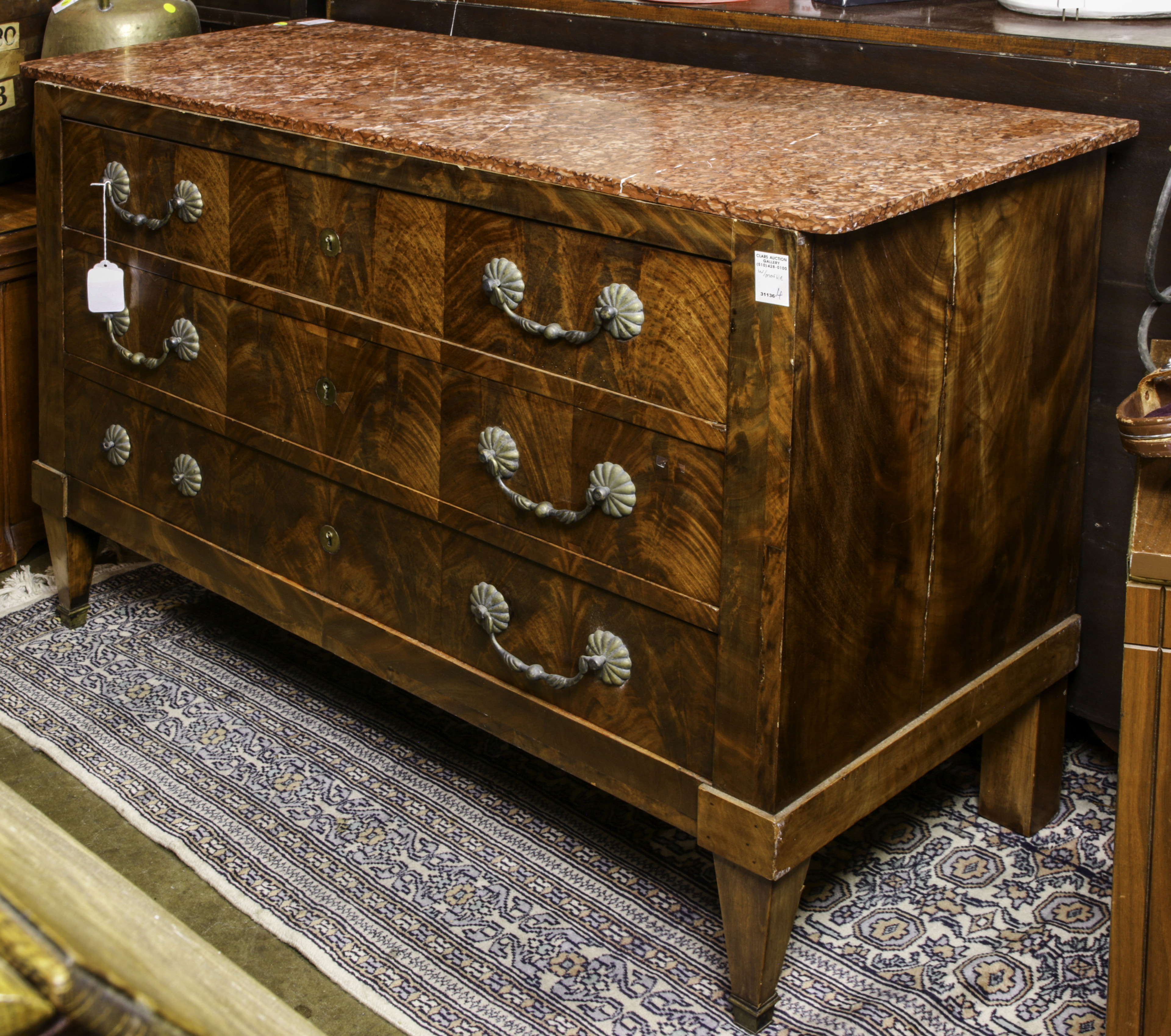 A NEOCLASSICAL STYLE MAHOGANY COMMODE 3a665c