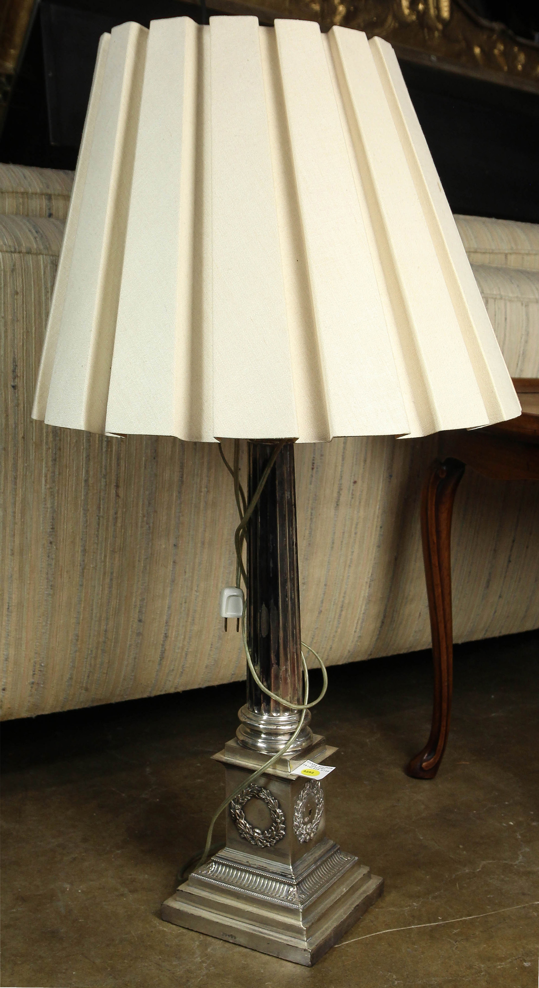 A CLASSICAL STYLE SILVER PLATE LAMP