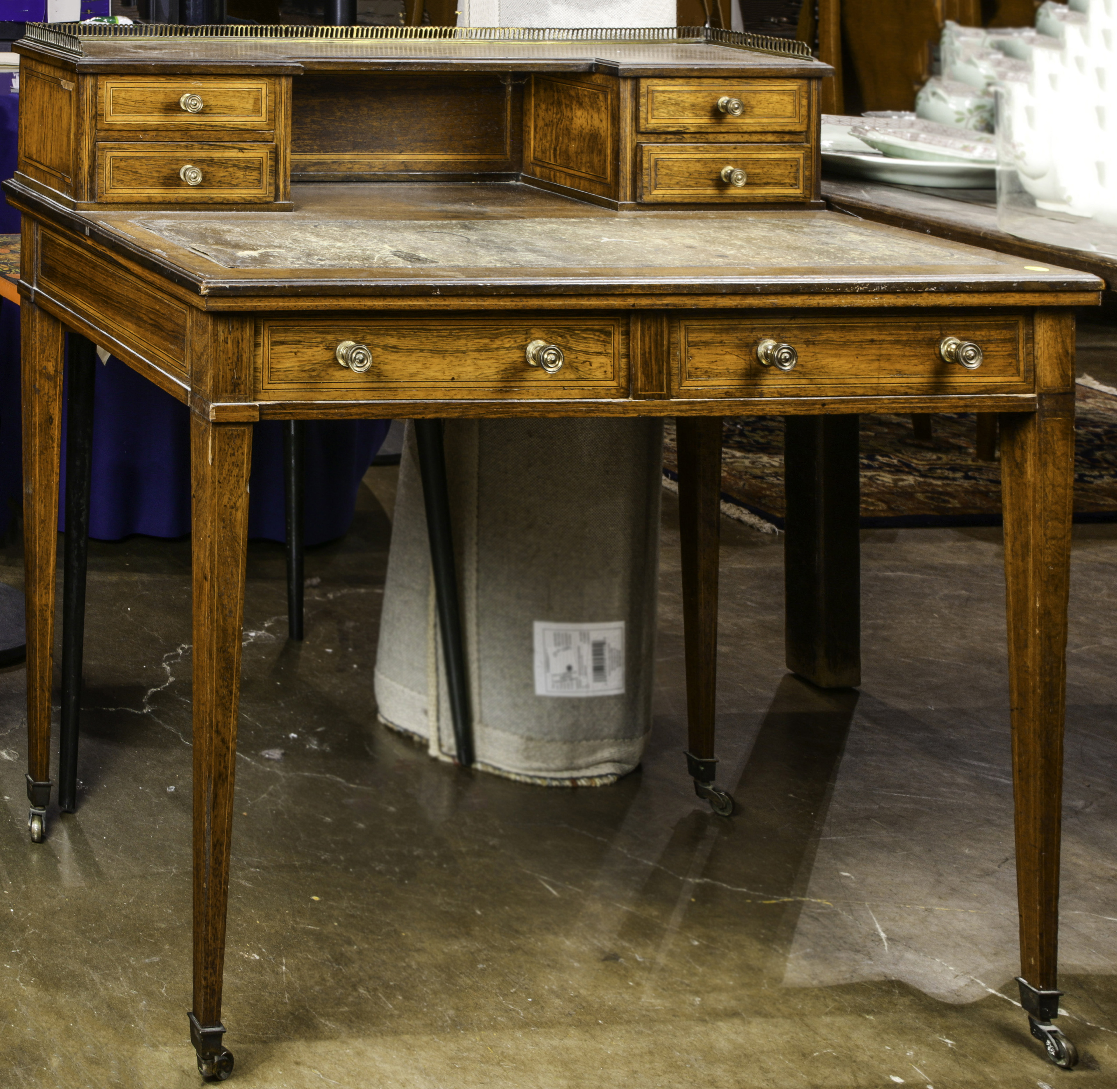 A REGENCY ROSEWOOD WRITING DESK 3a668d