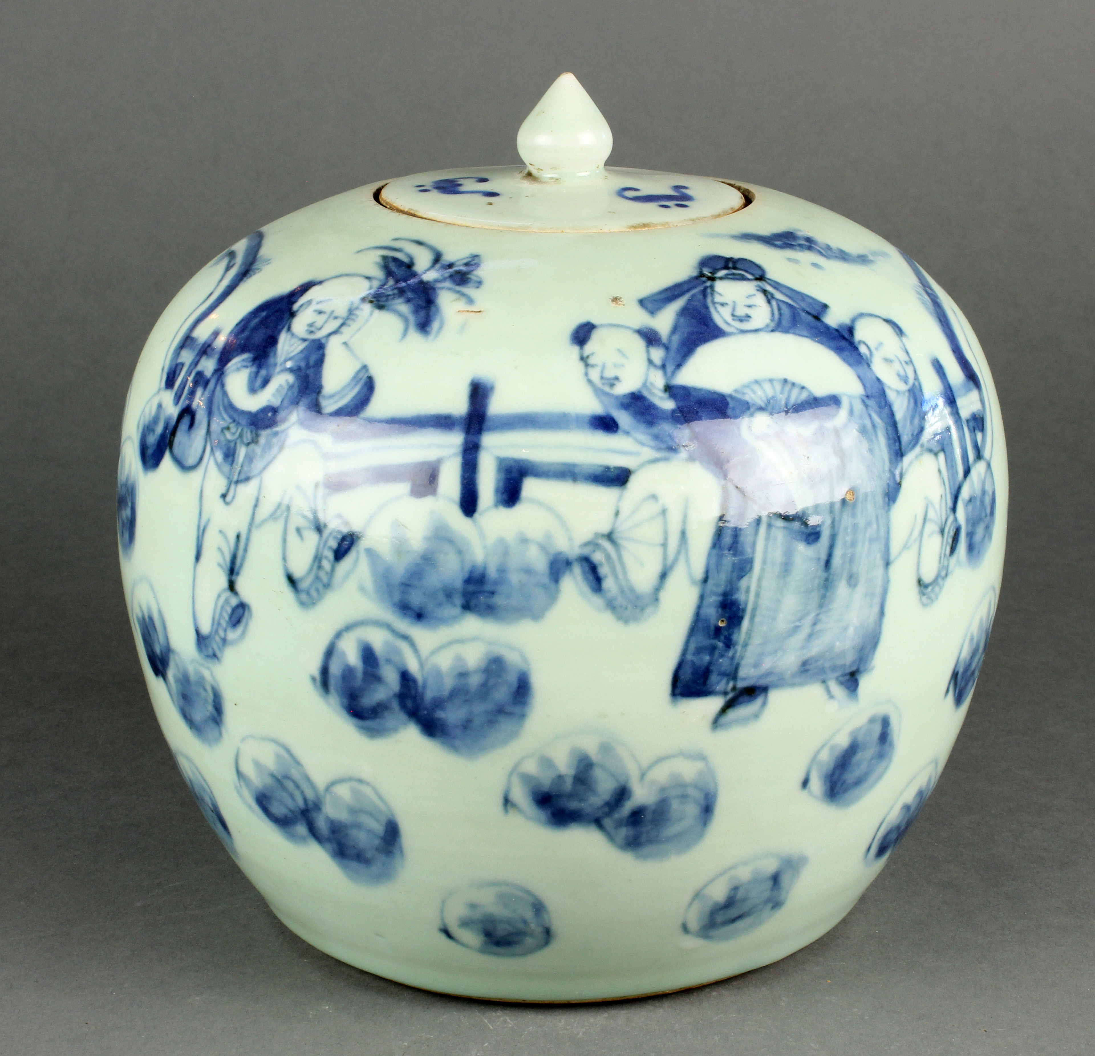 CHINESE BLUE AND WHITE ON A CELADON 3a6780