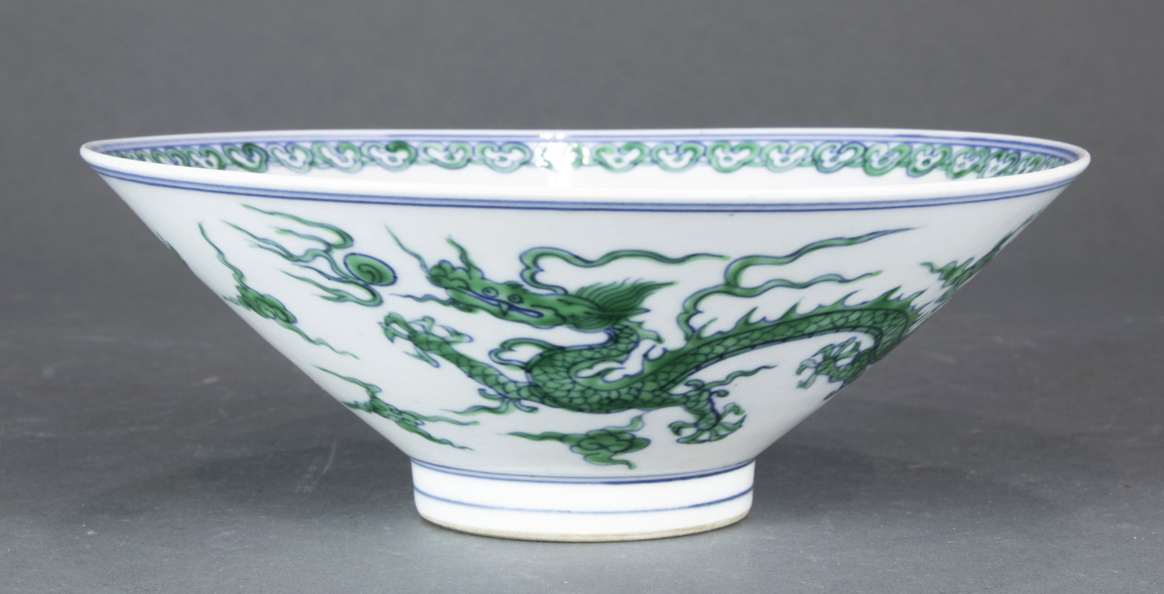CHINESE FAMILLE VERTE DRAGON BOWL 3a67a6