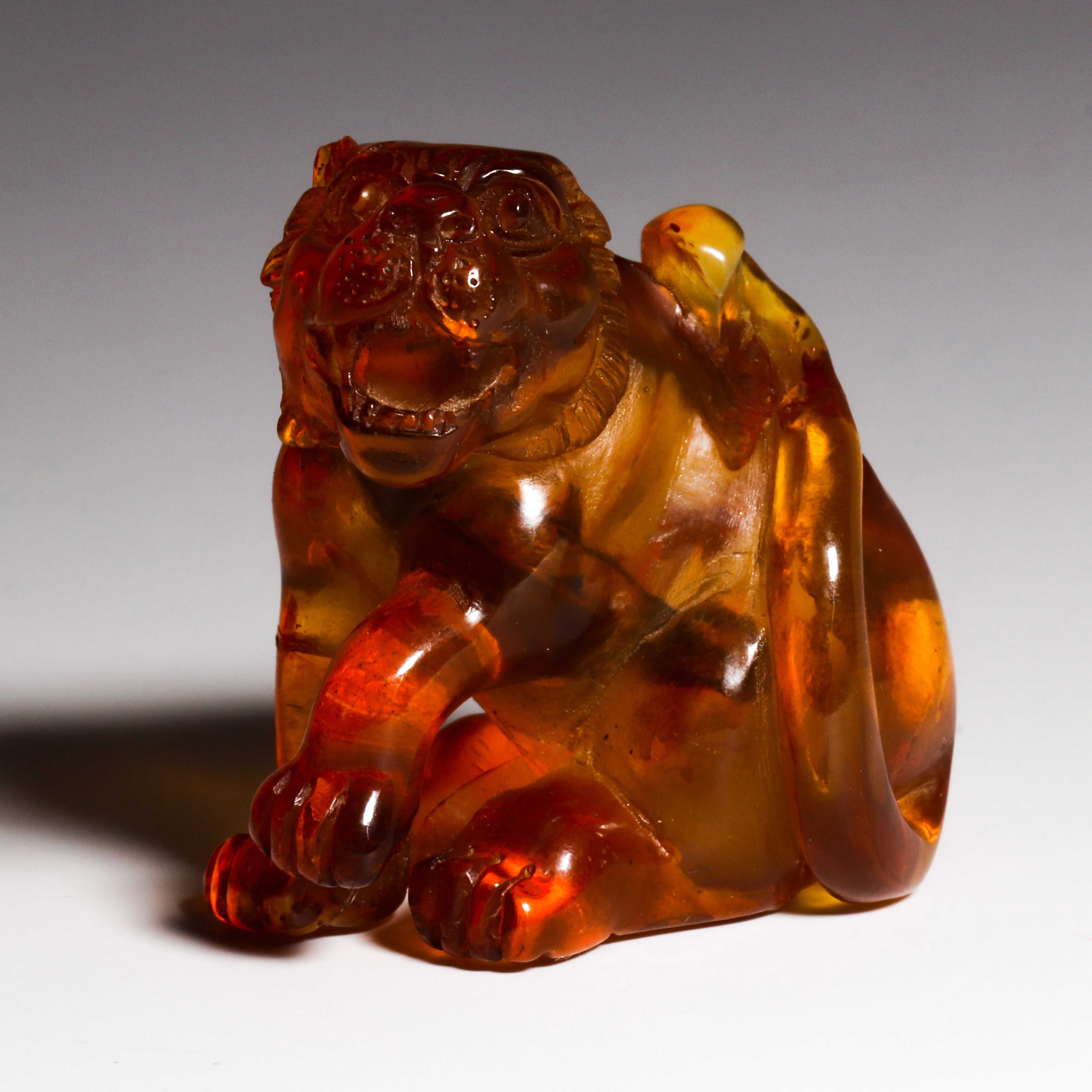 CHINESE AMBER CARVING OF A TIGER