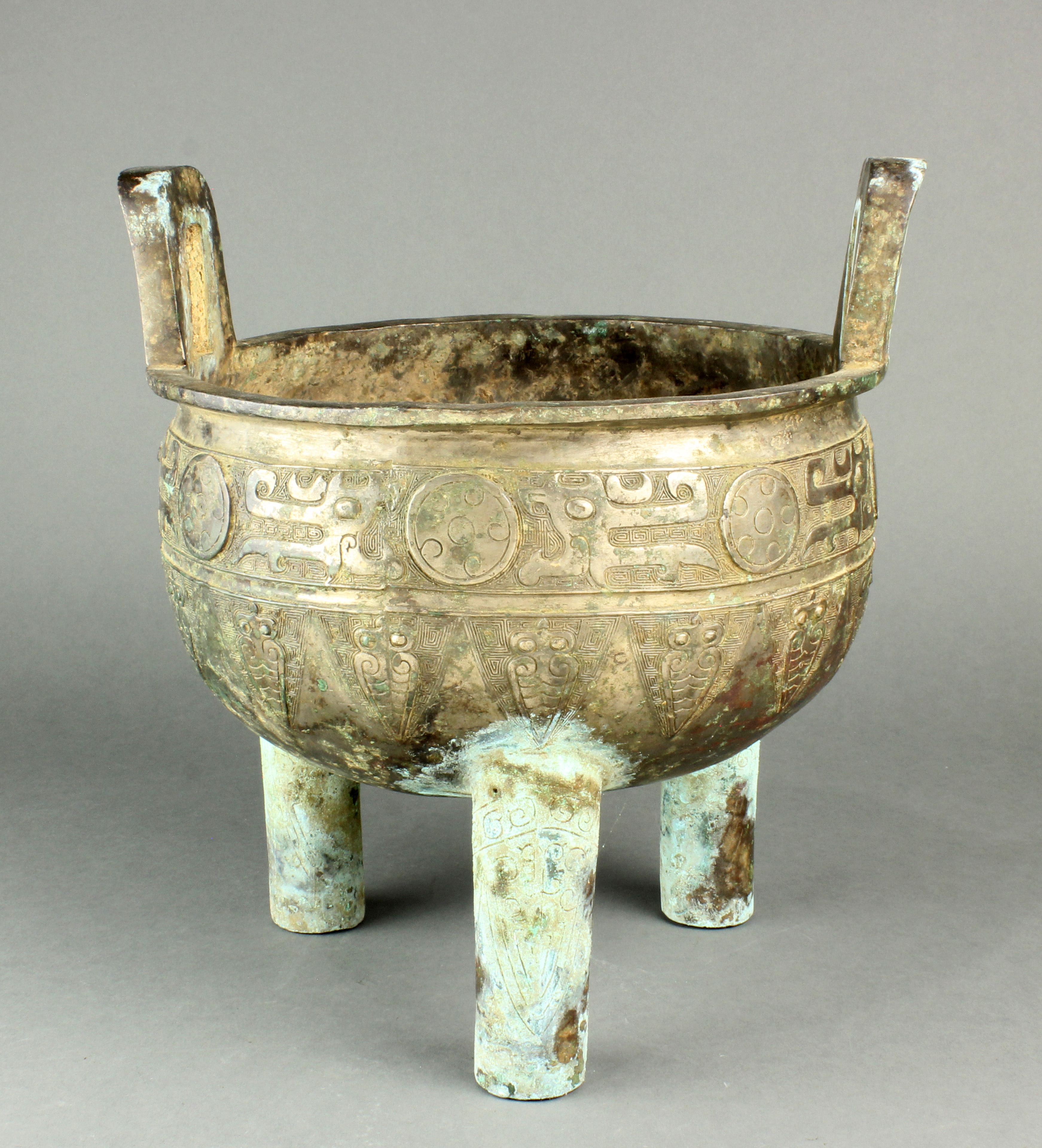 CHINESE ARCHAISTIC BRONZE DING 3a67d9