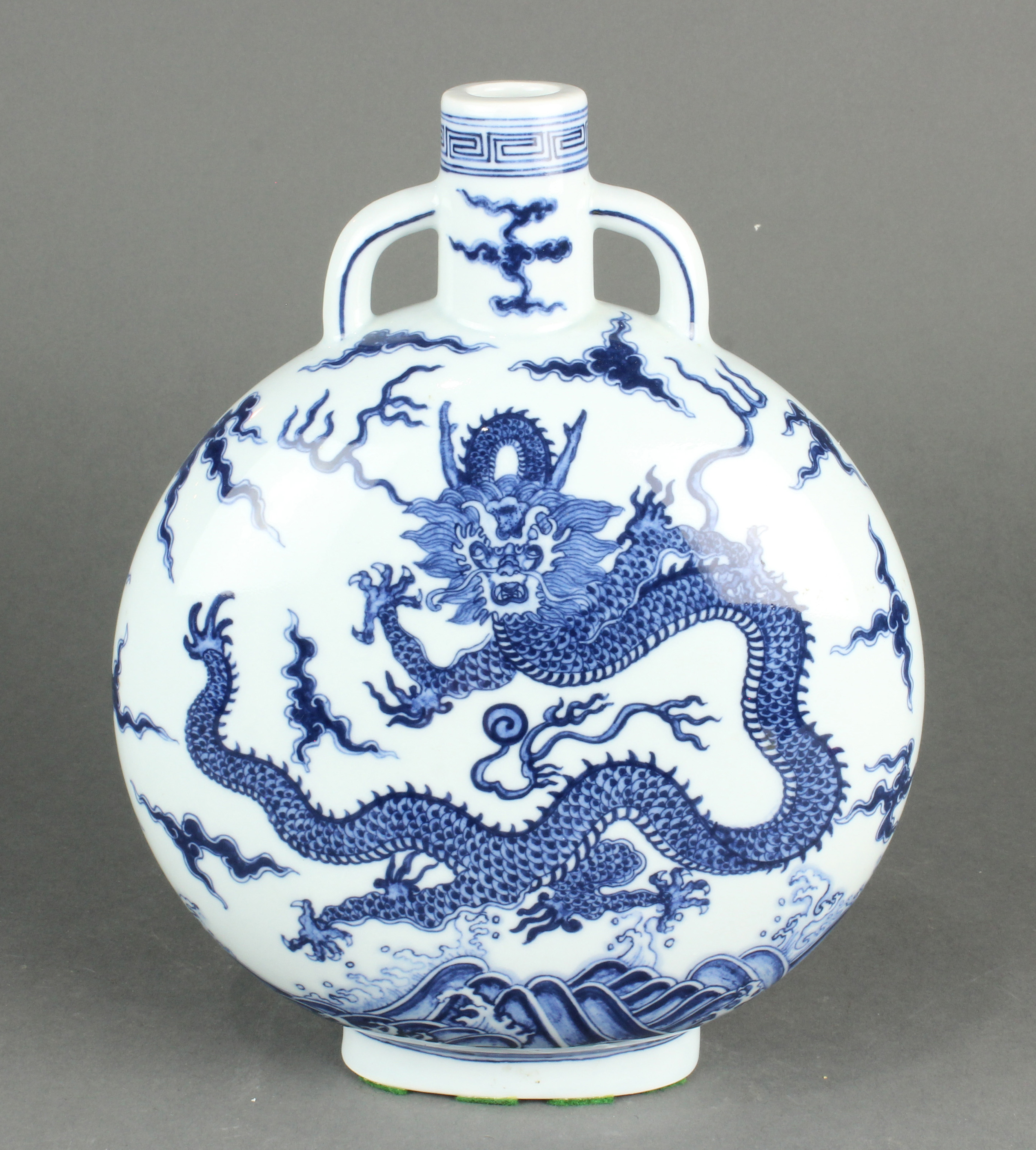 CHINESE BLUE AND WHITE MOON FLASK 3a67e6