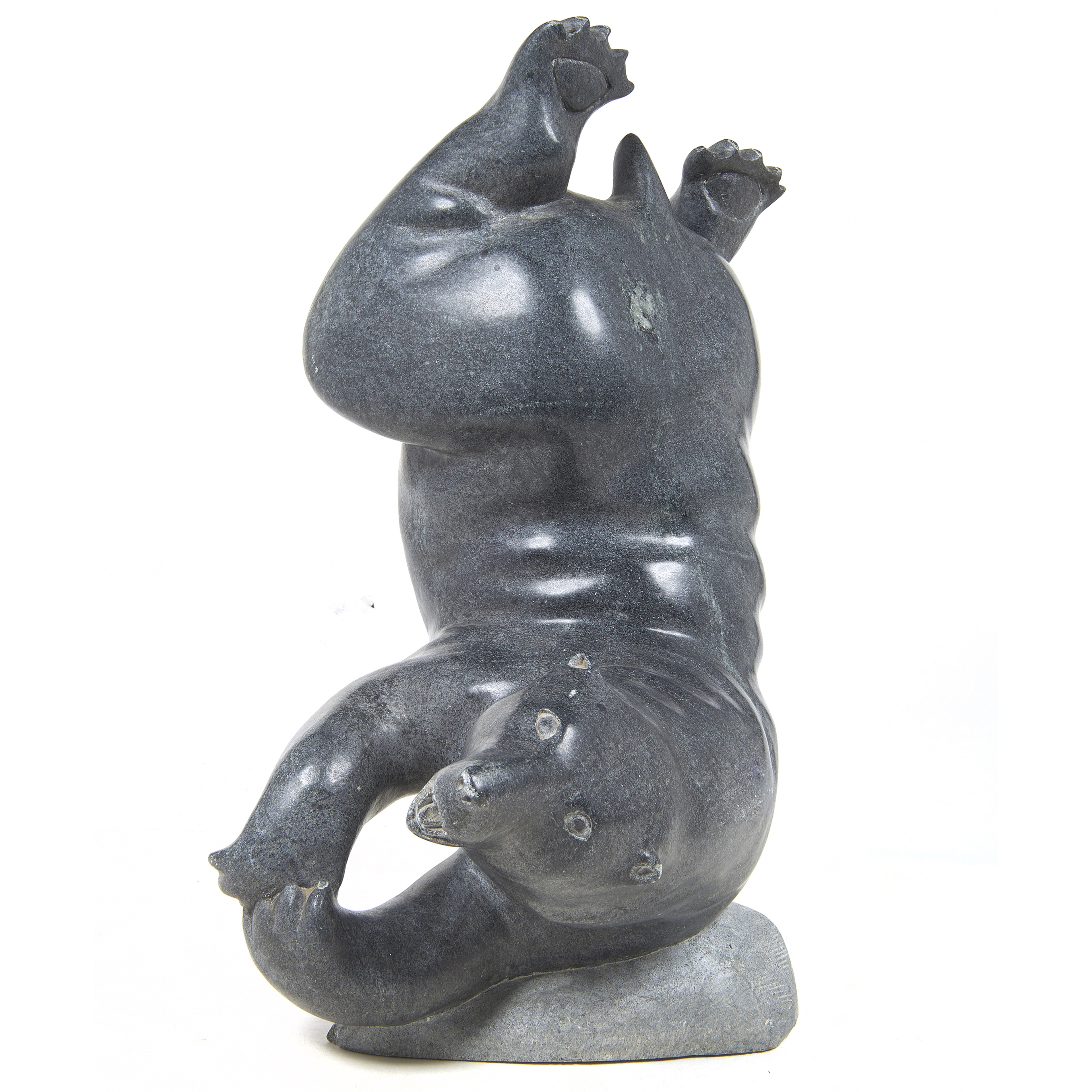 AN INUIT DIVING BEAR ATTRIBUTED 3a689d