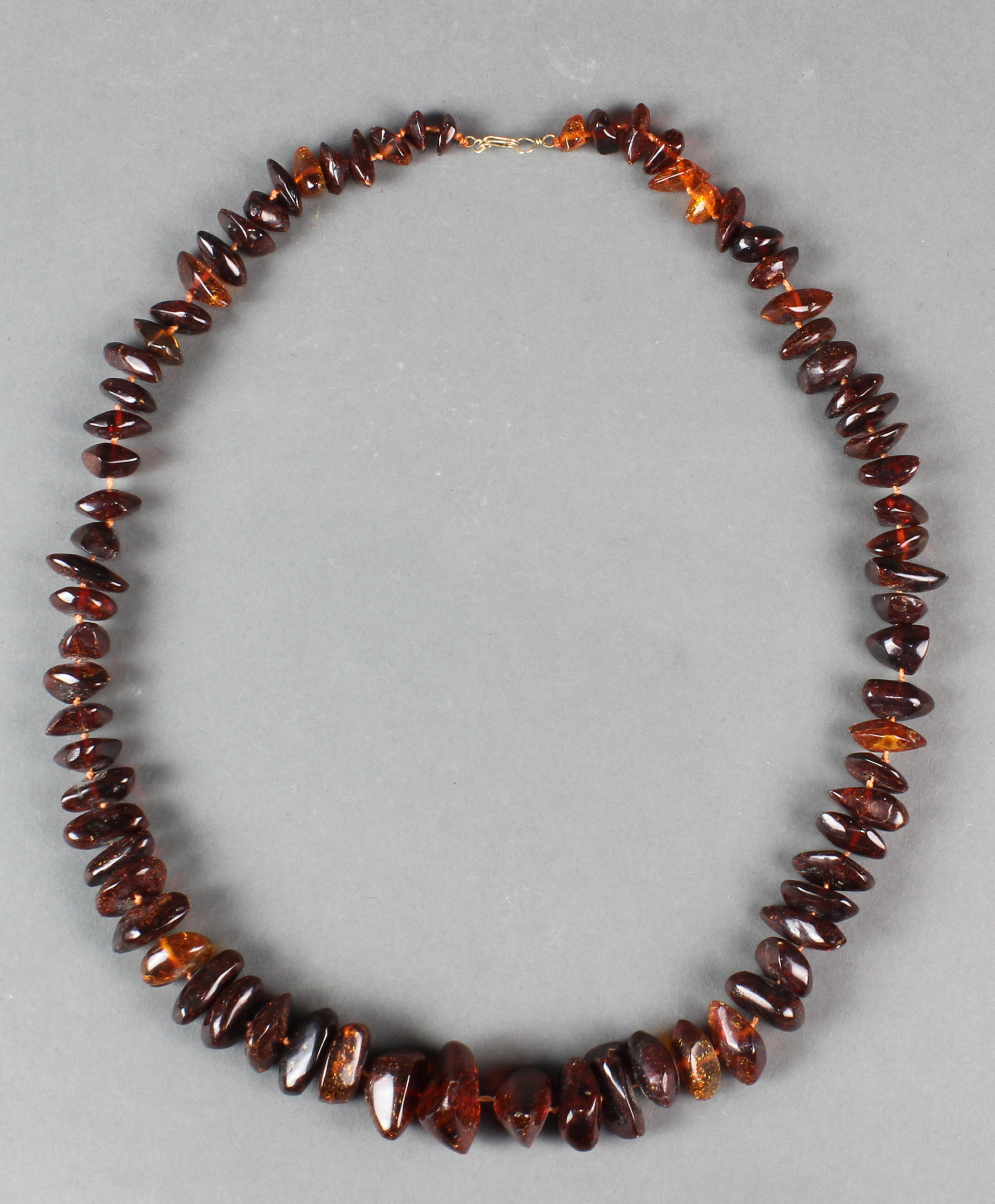 CHINESE AMBER NECKLACE Chinese 3a6a2f